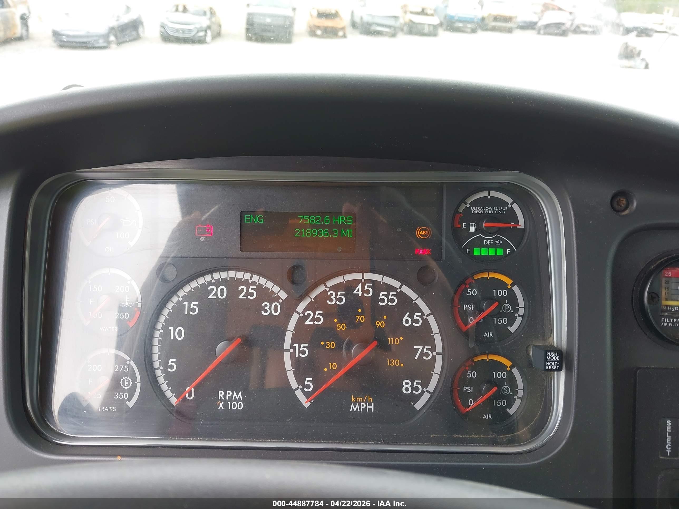 FREIGHTLINER M2 image 7