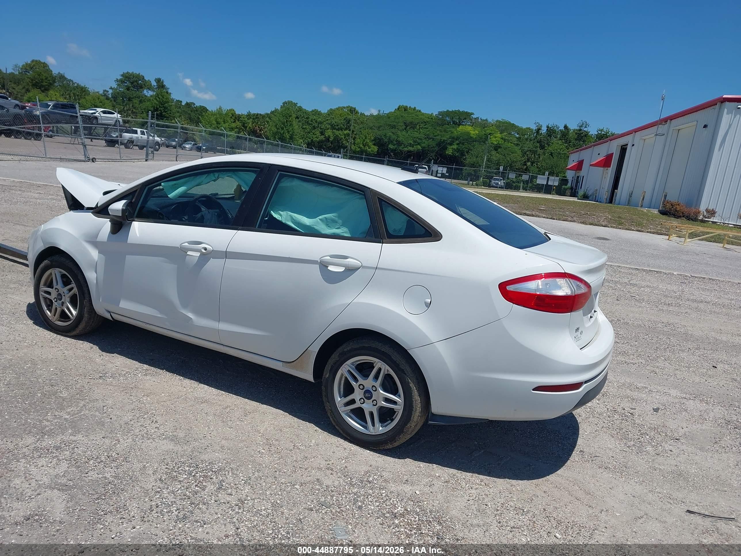 FORD FIESTA image 3
