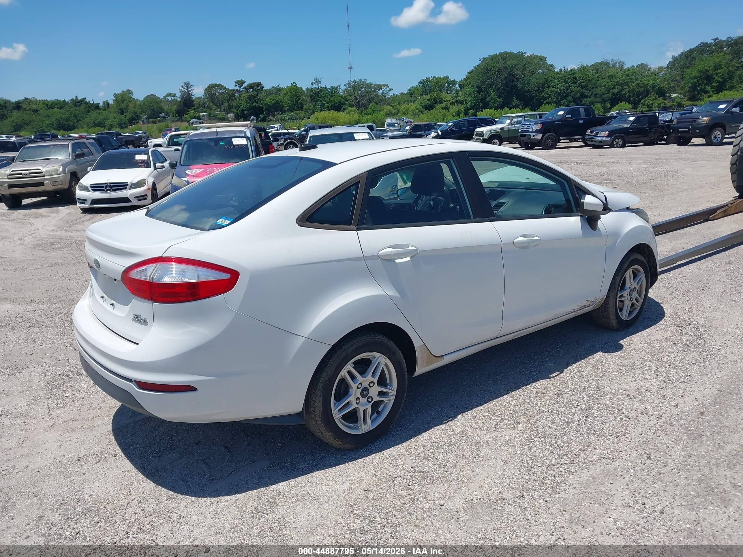FORD FIESTA image 4