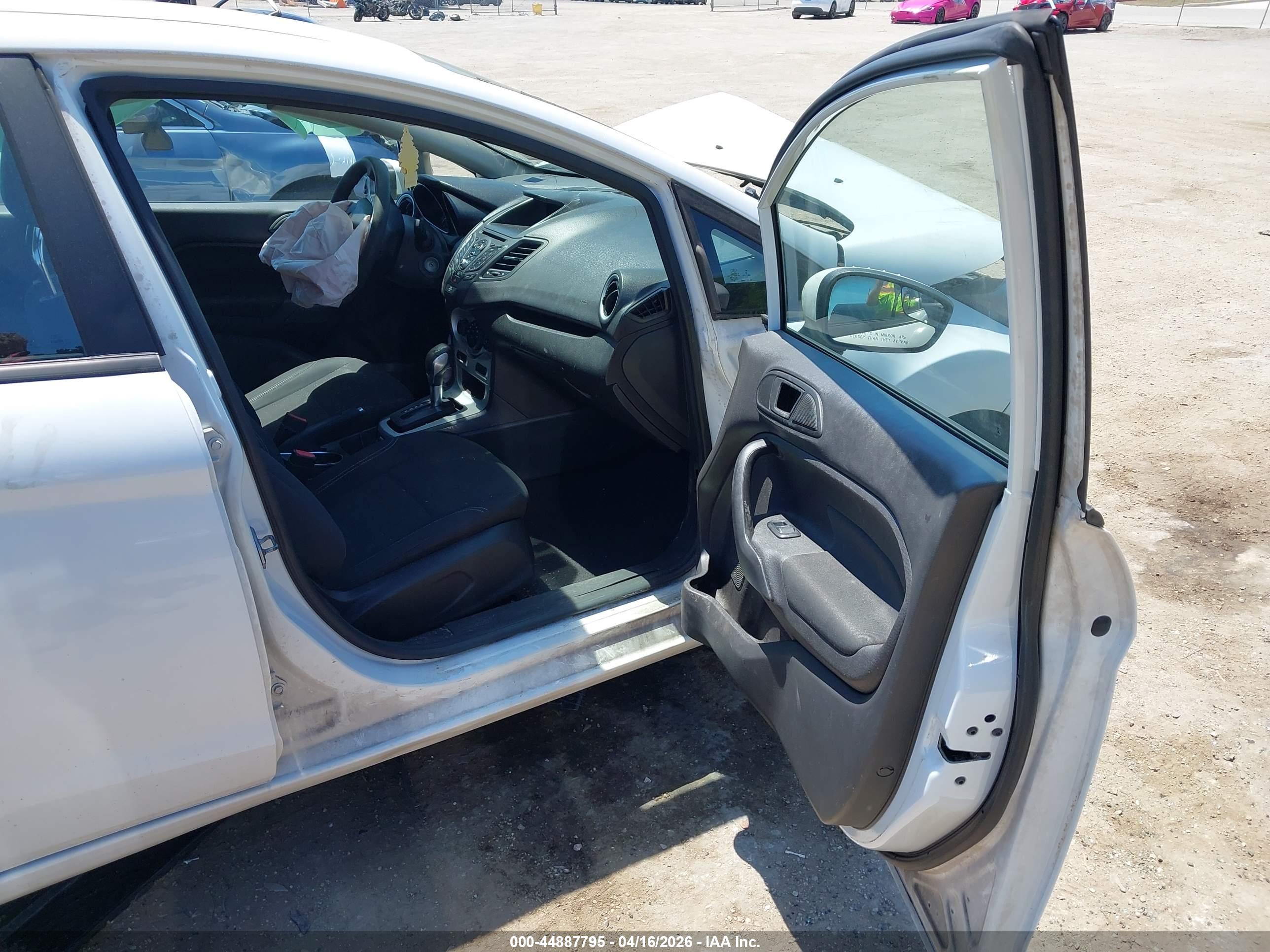 FORD FIESTA image 5