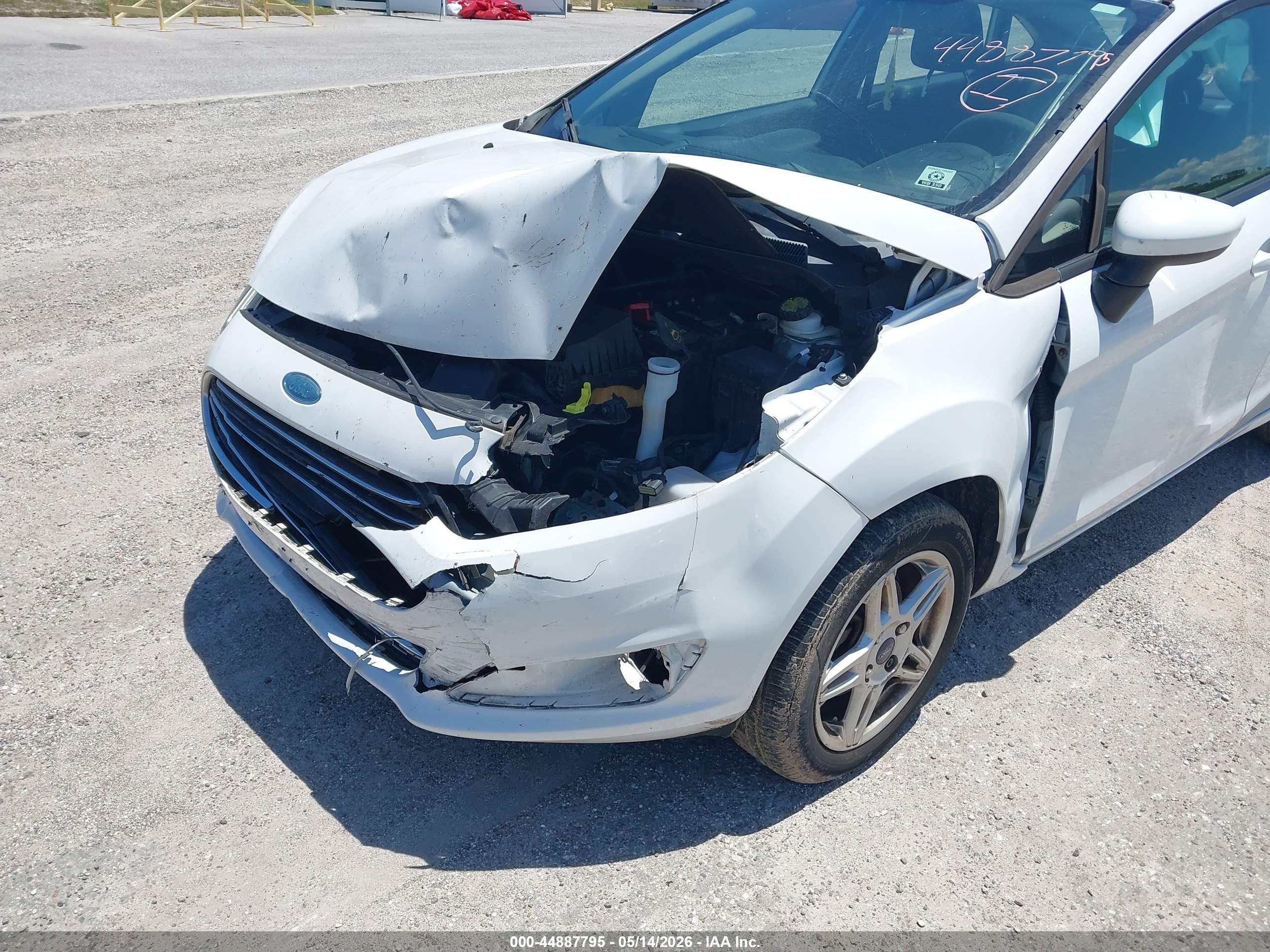 FORD FIESTA image 6