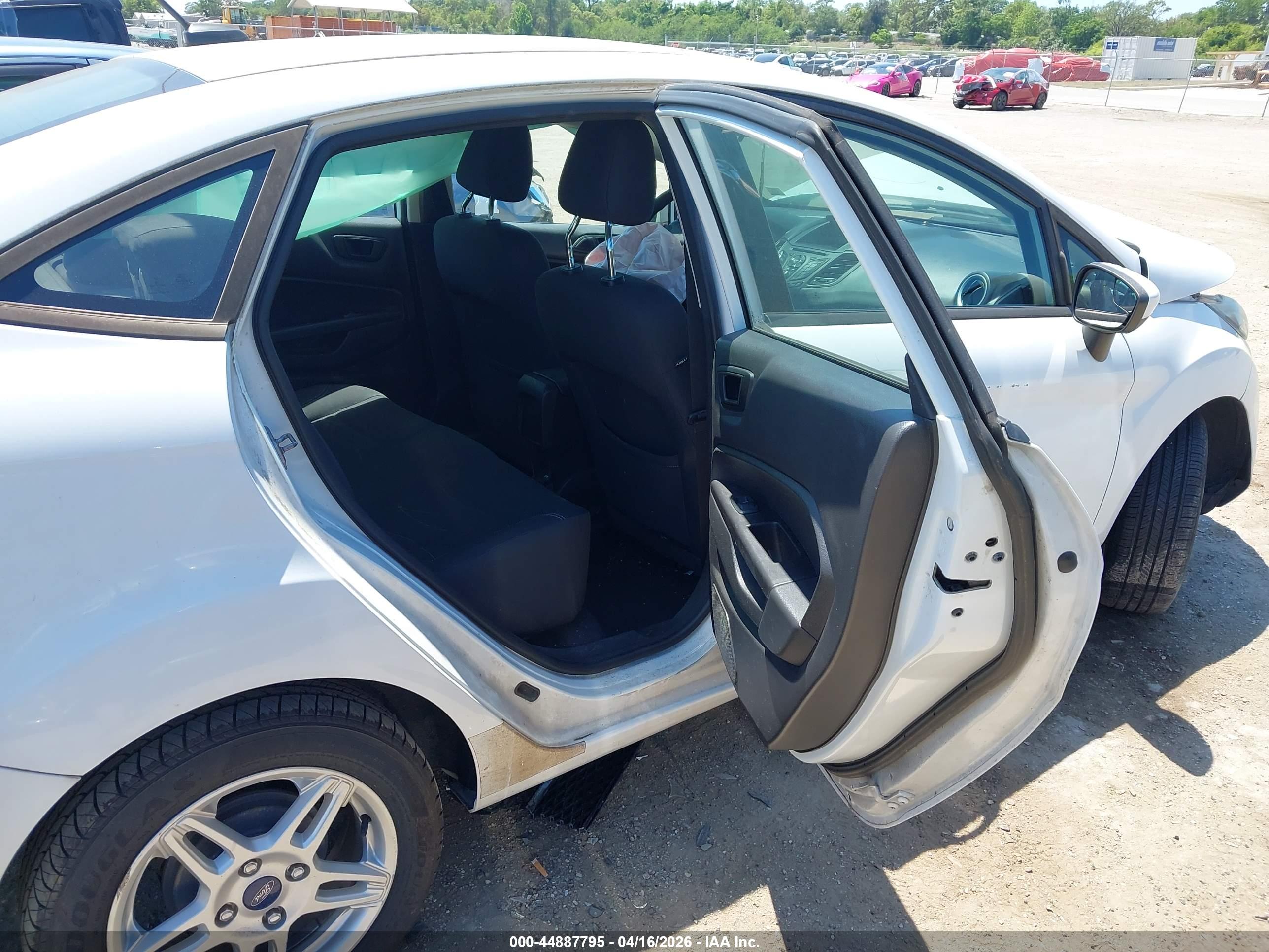 FORD FIESTA image 8