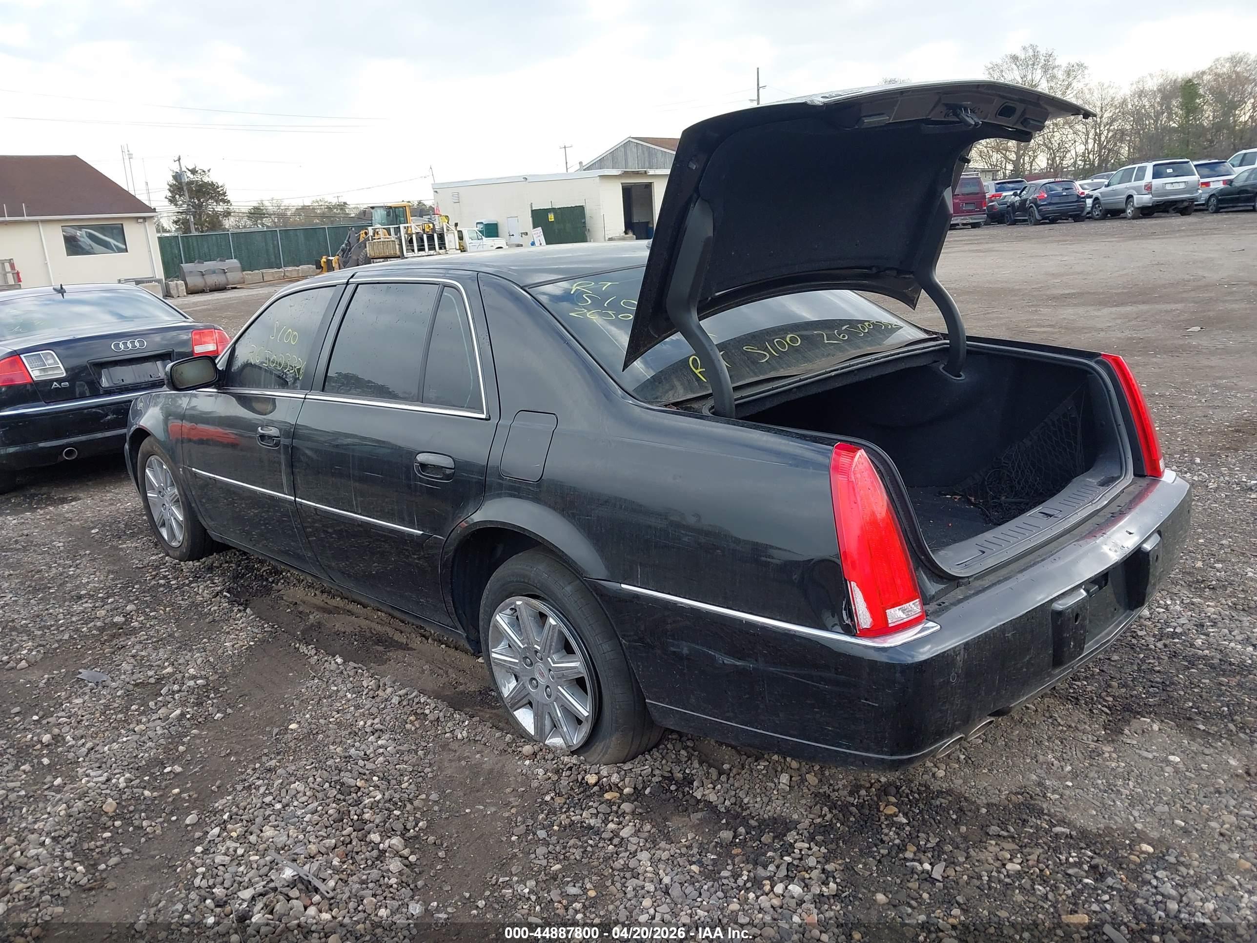 CADILLAC DTS image 3
