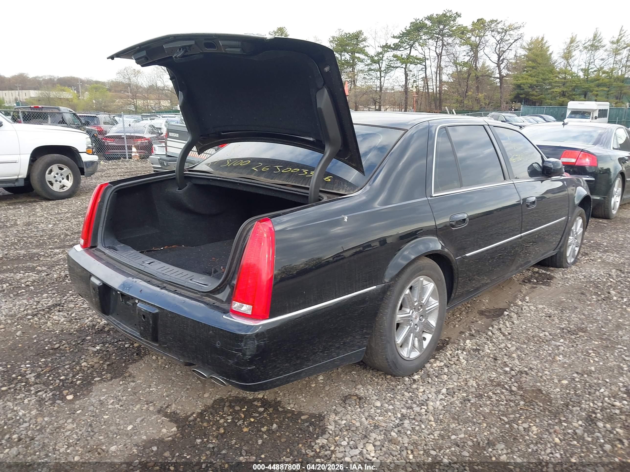 CADILLAC DTS image 4