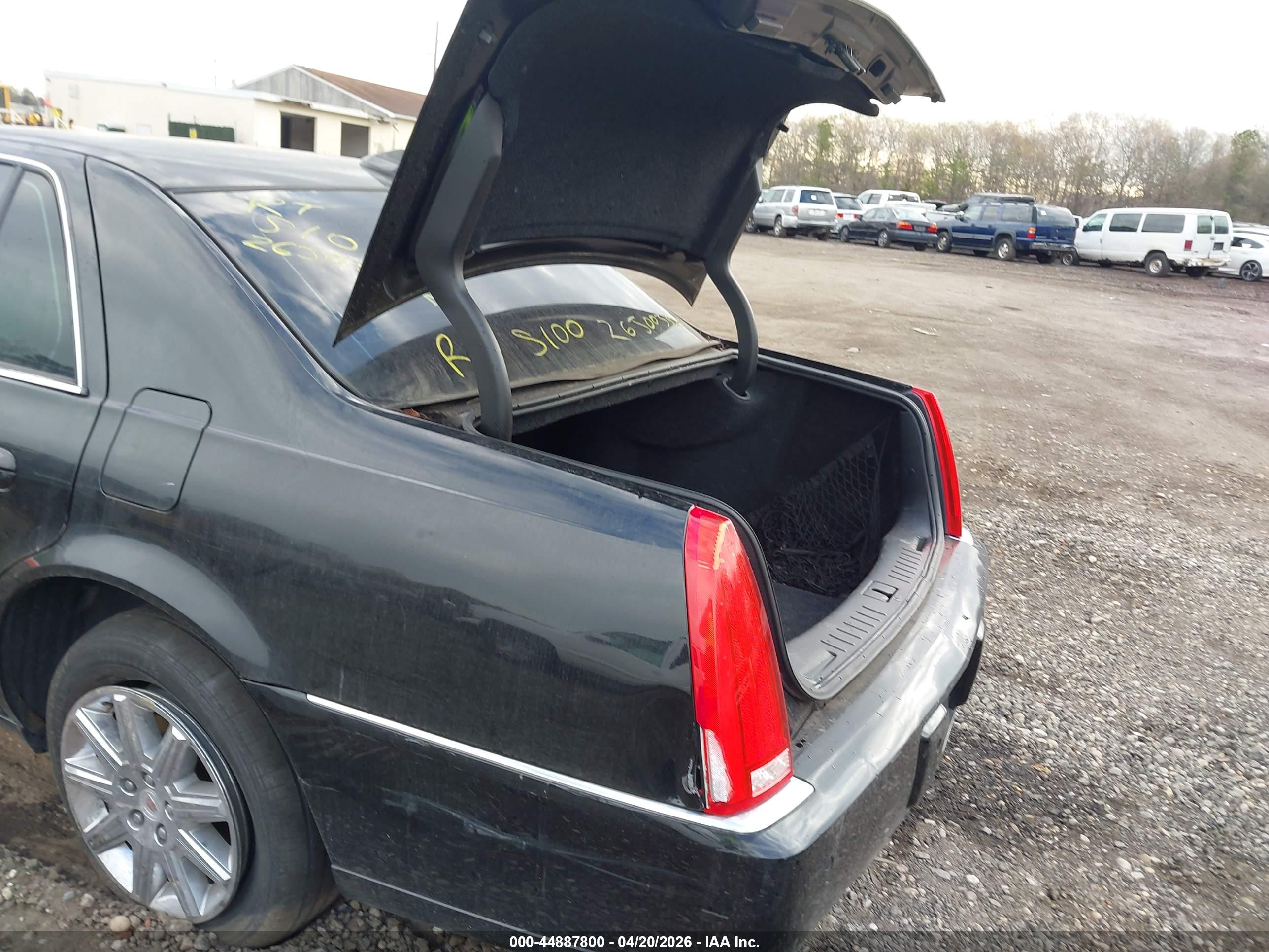 CADILLAC DTS image 6