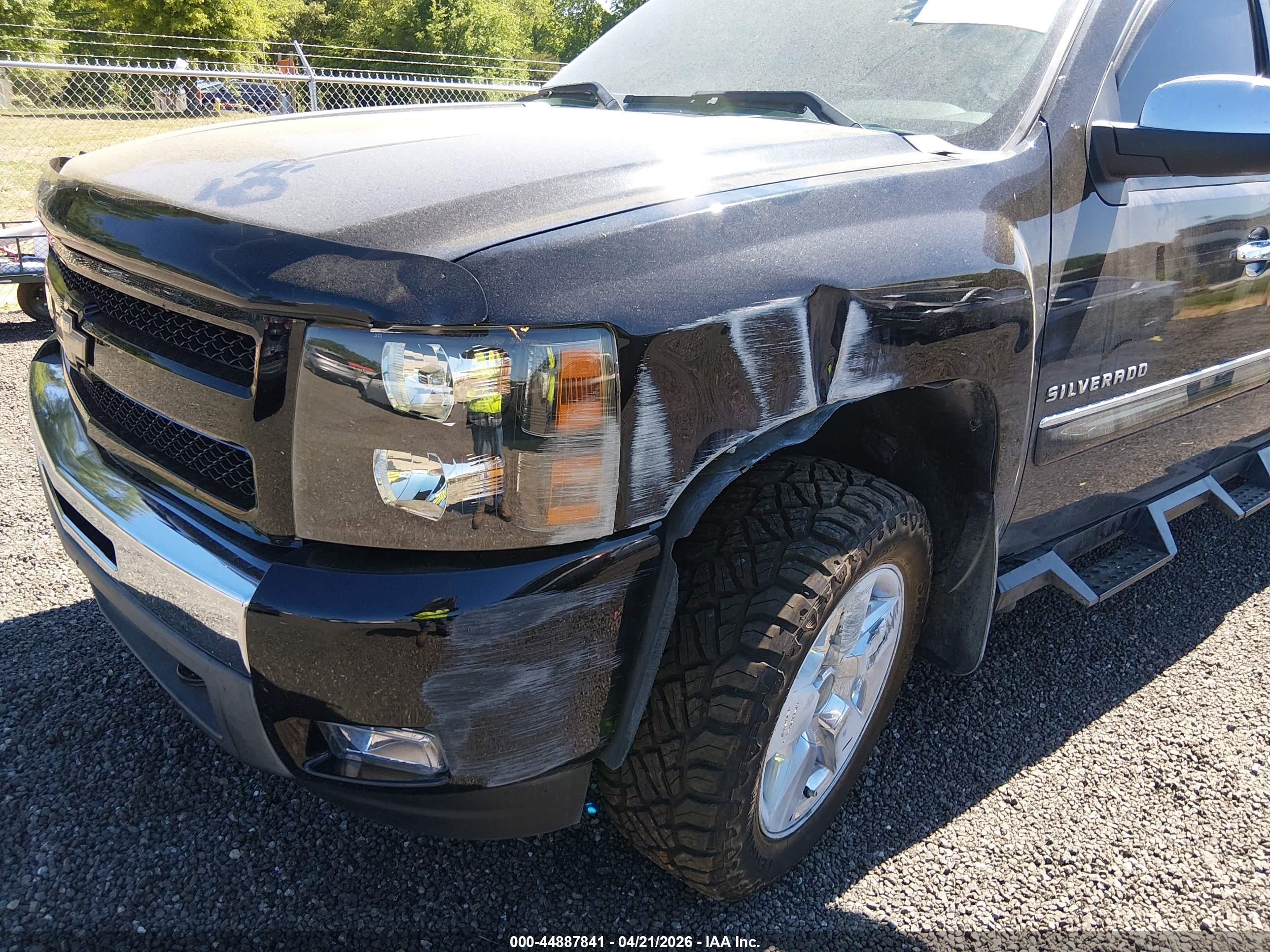 CHEVROLET SILVERADO image 6