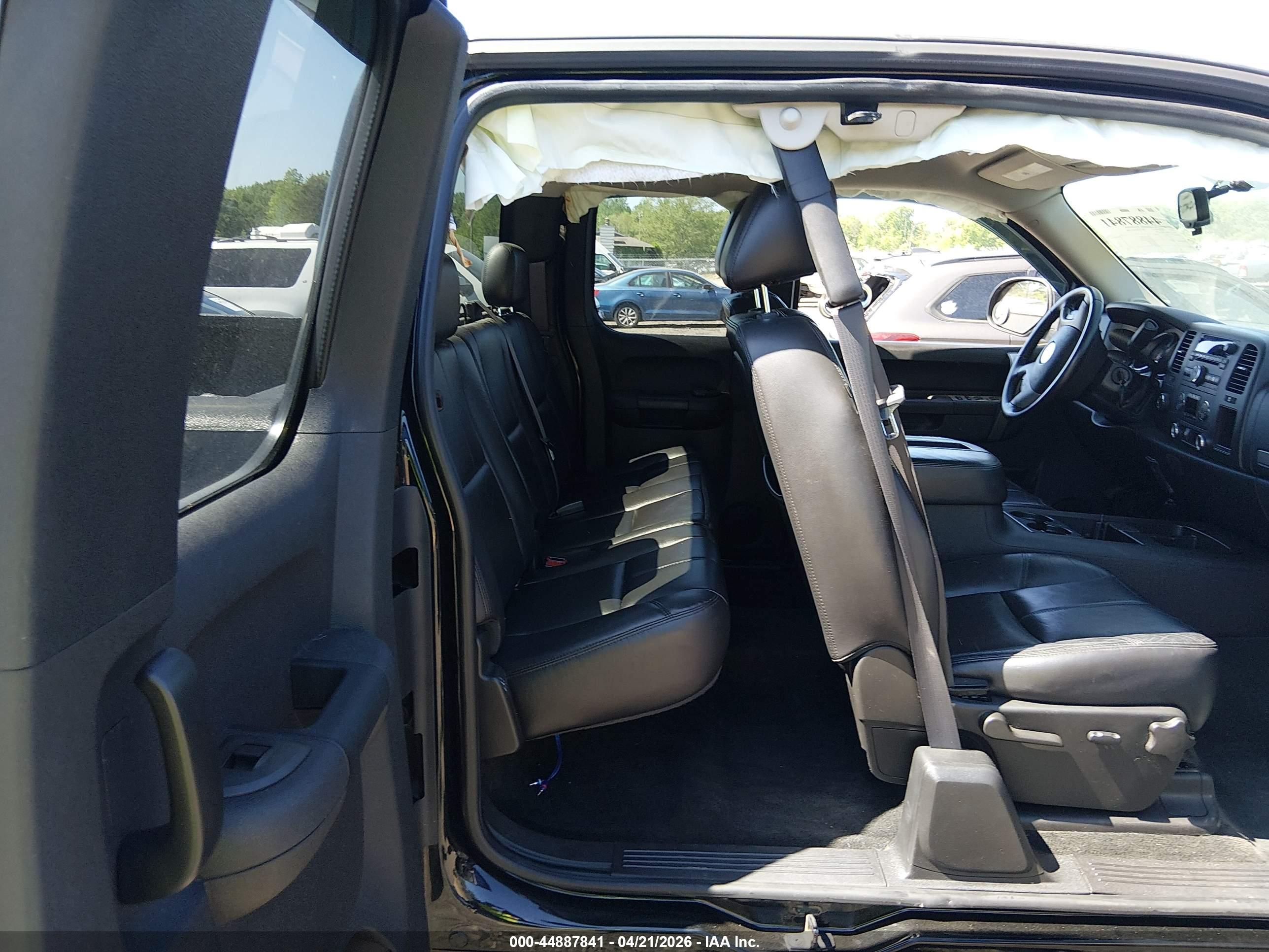 CHEVROLET SILVERADO image 8
