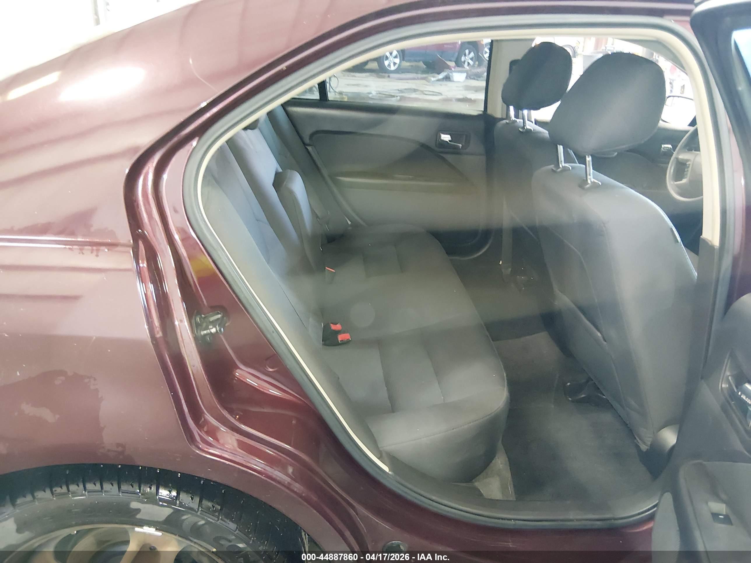 FORD FUSION image 8