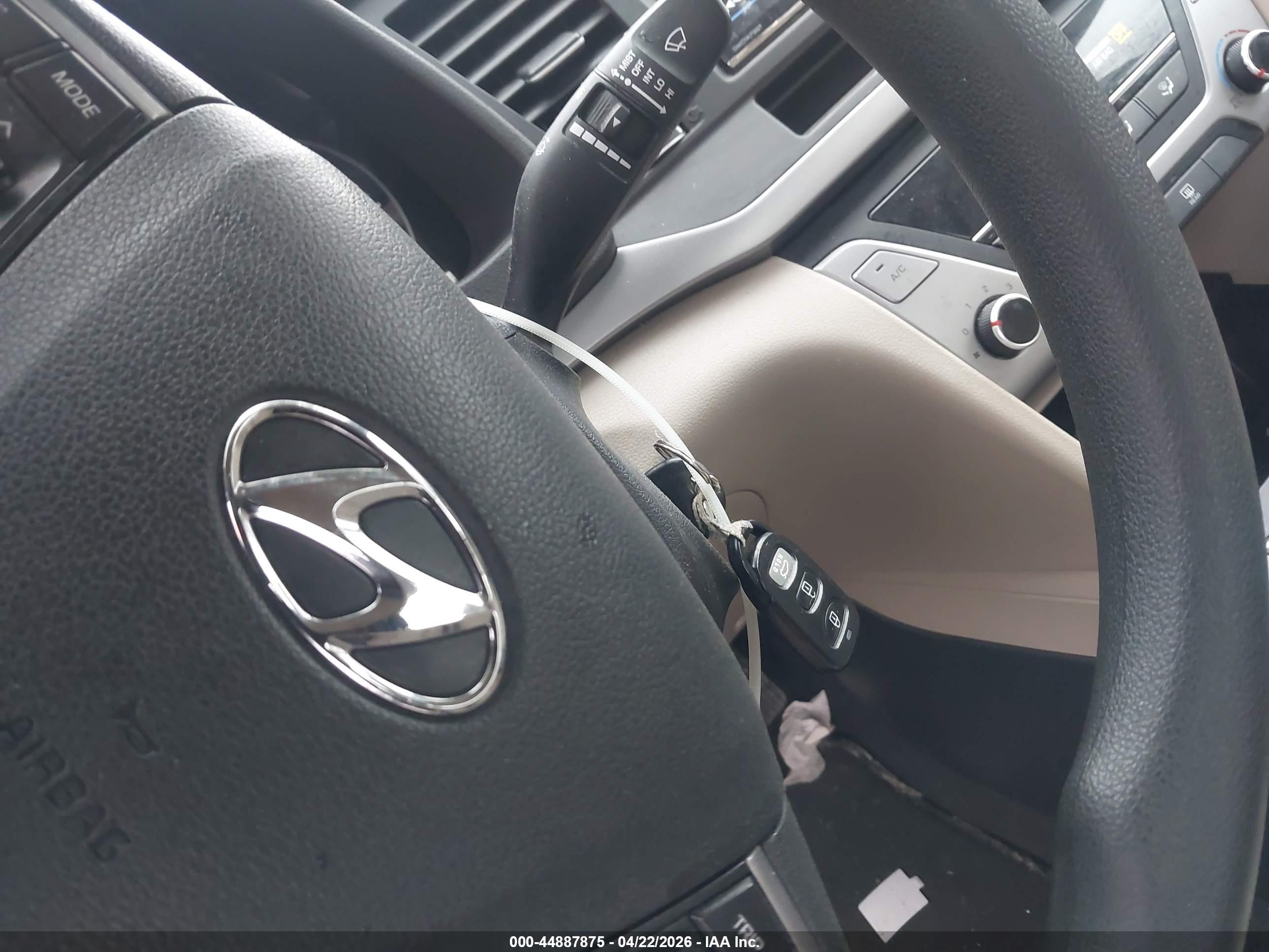 HYUNDAI ELANTRA image 11