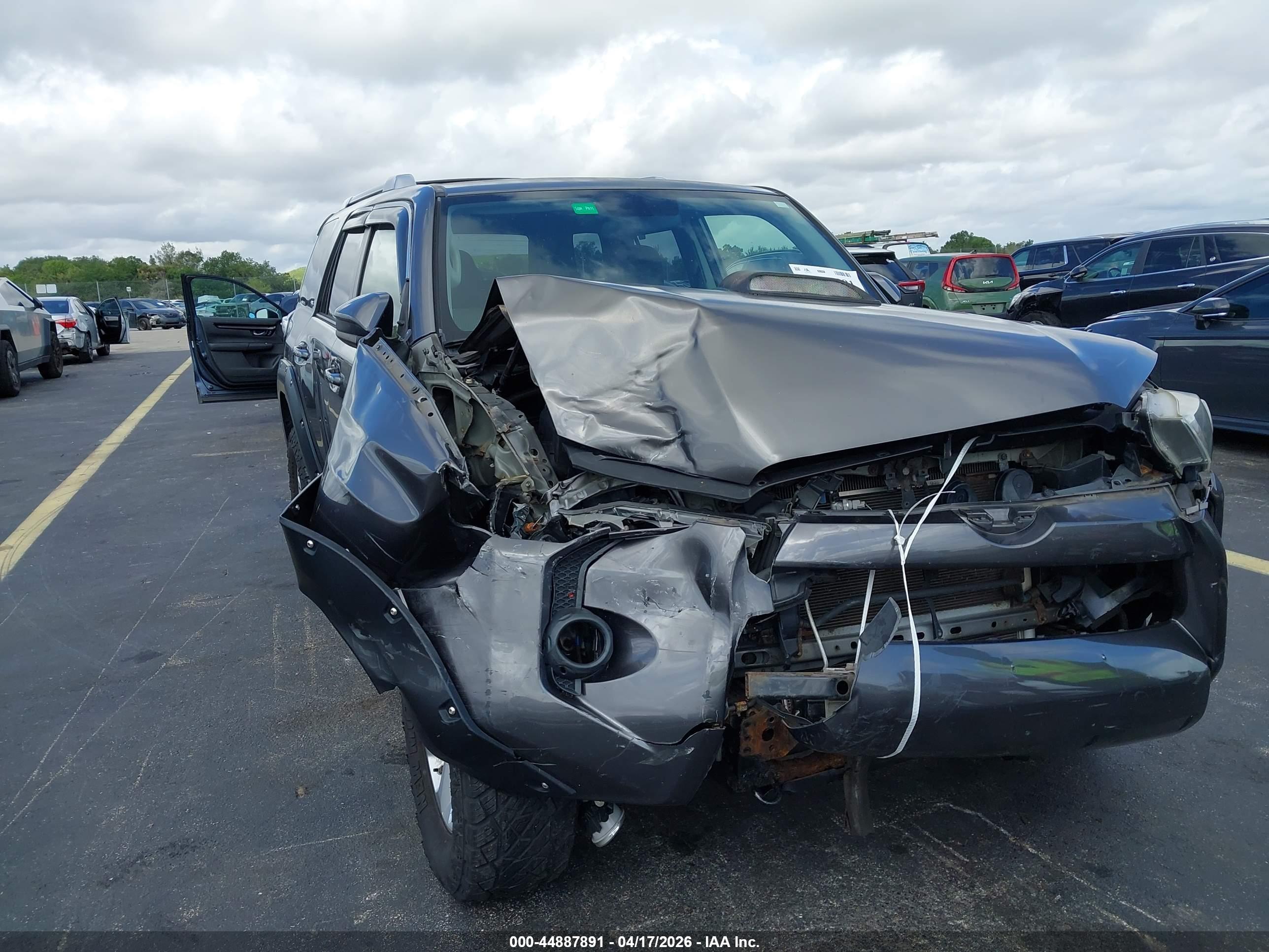 TOYOTA 4RUNNER image 6