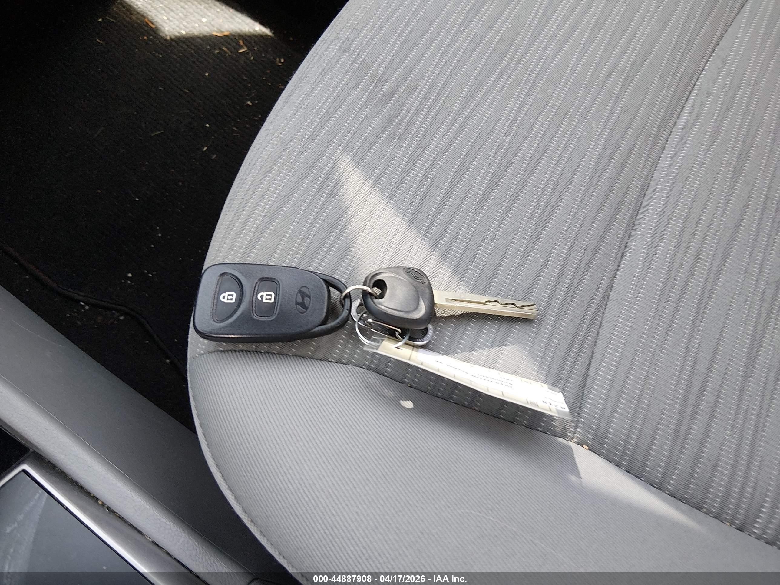 HYUNDAI ACCENT image 11