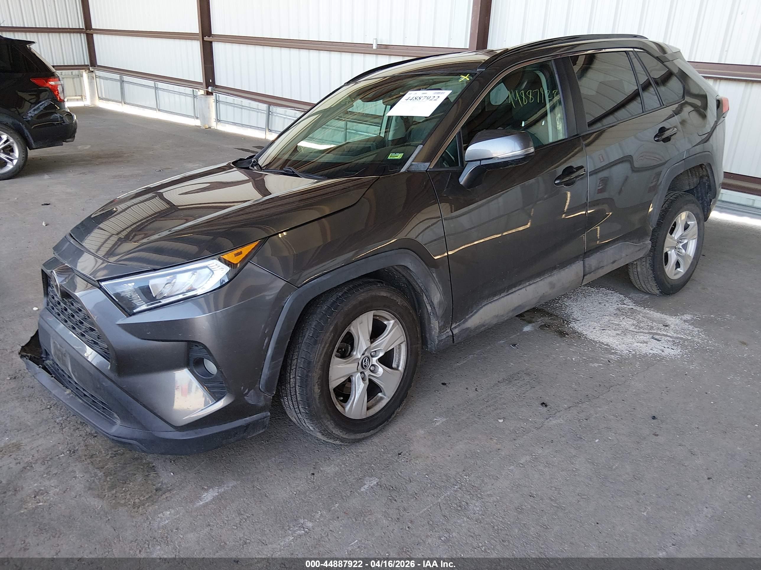 TOYOTA RAV4 image 2