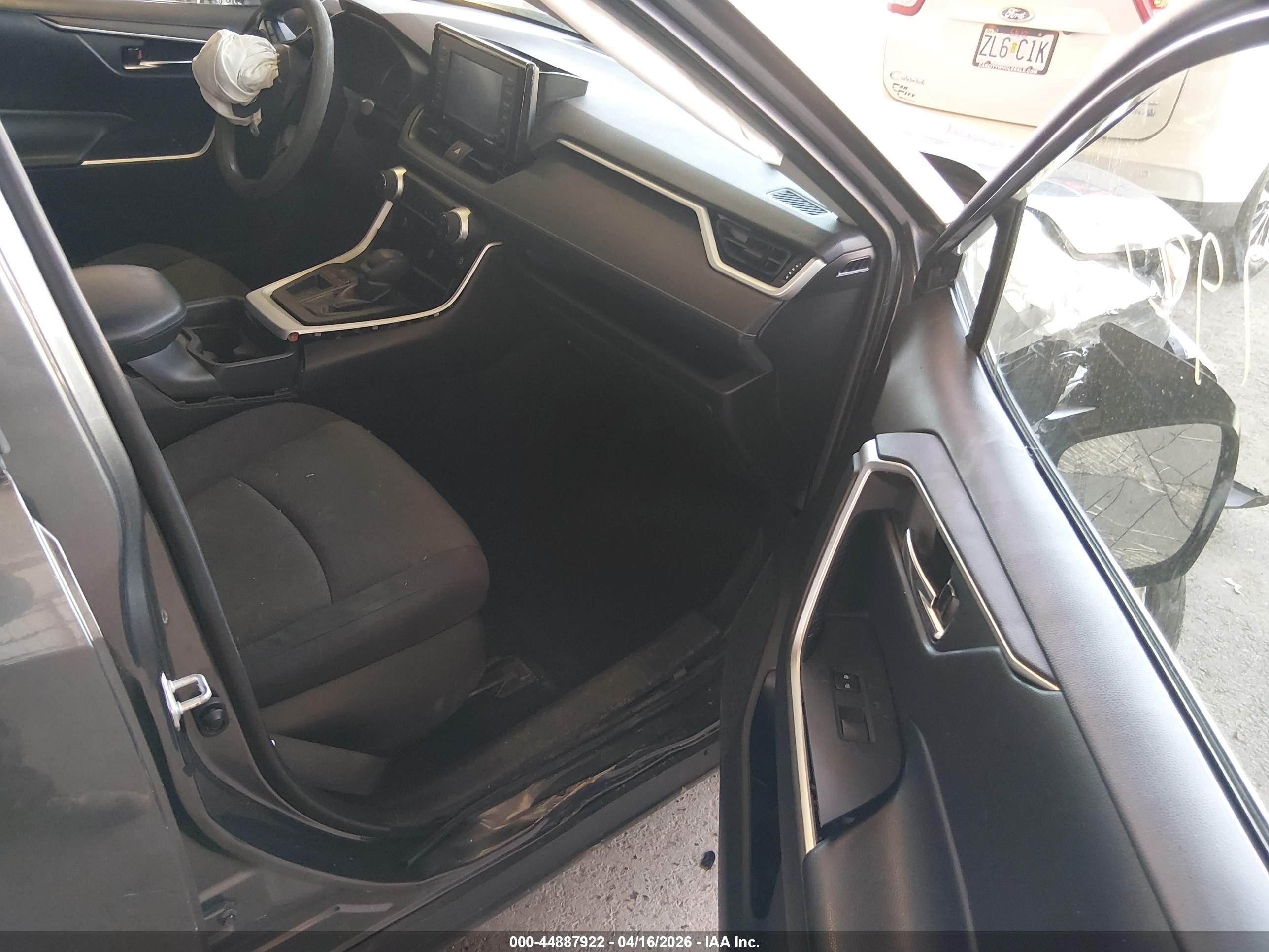TOYOTA RAV4 image 5