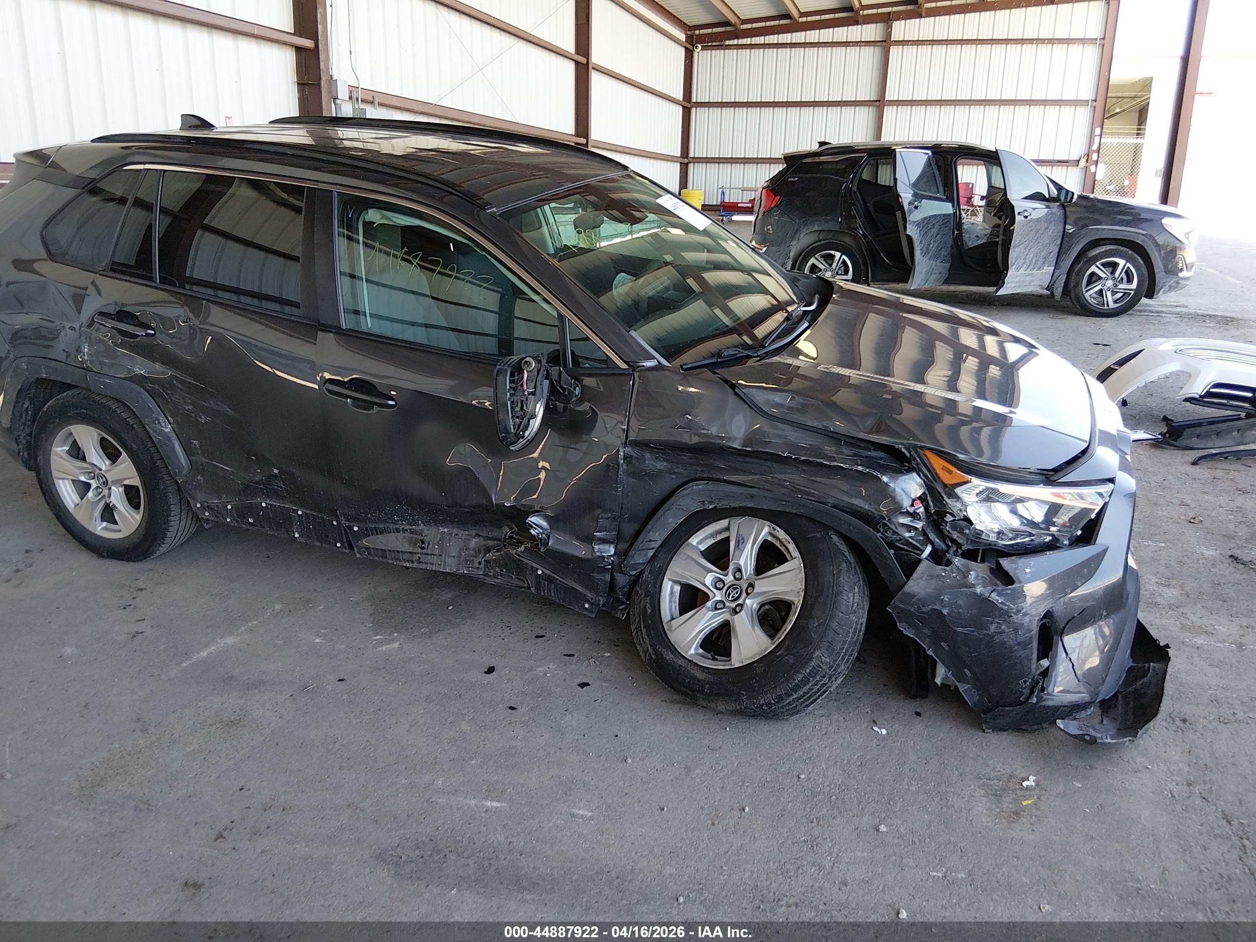 TOYOTA RAV4 image 6