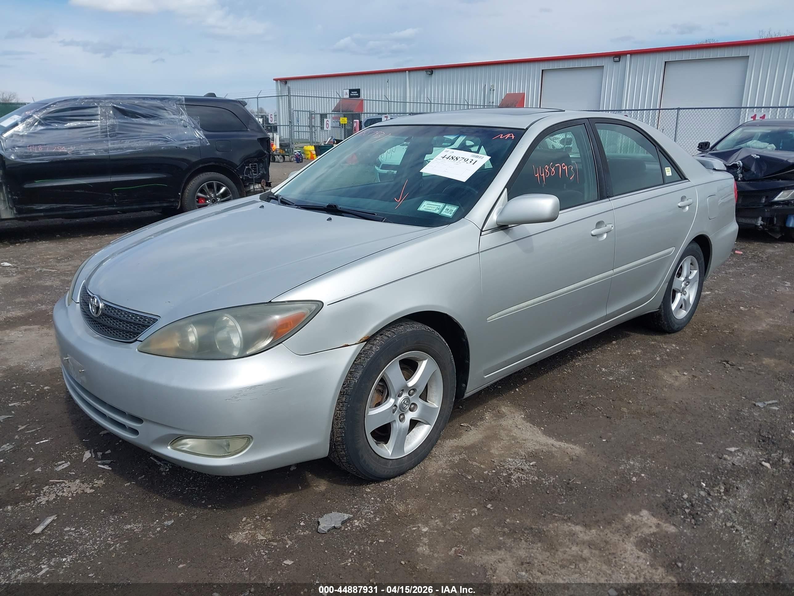 TOYOTA CAMRY image 2