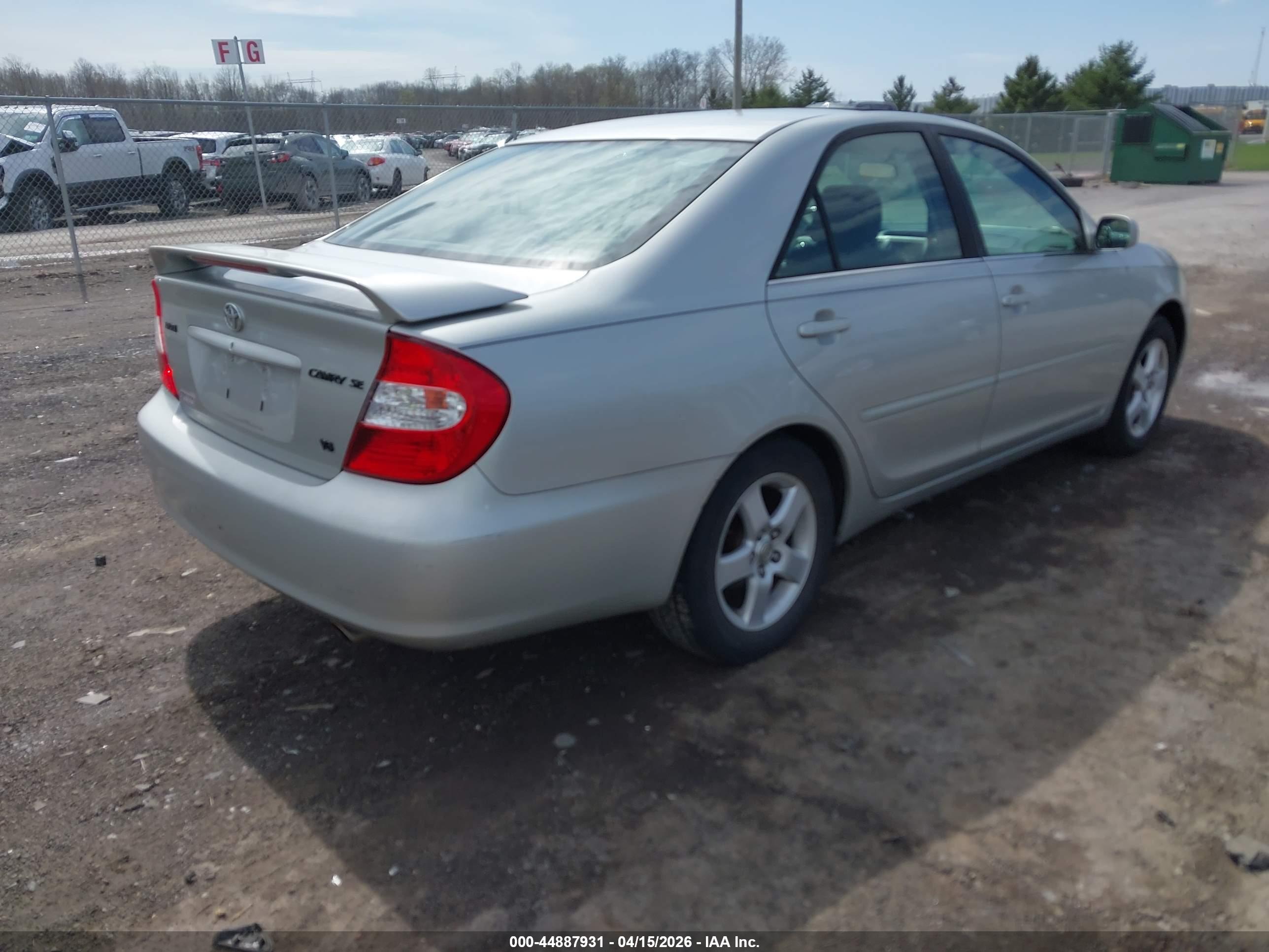 TOYOTA CAMRY image 4
