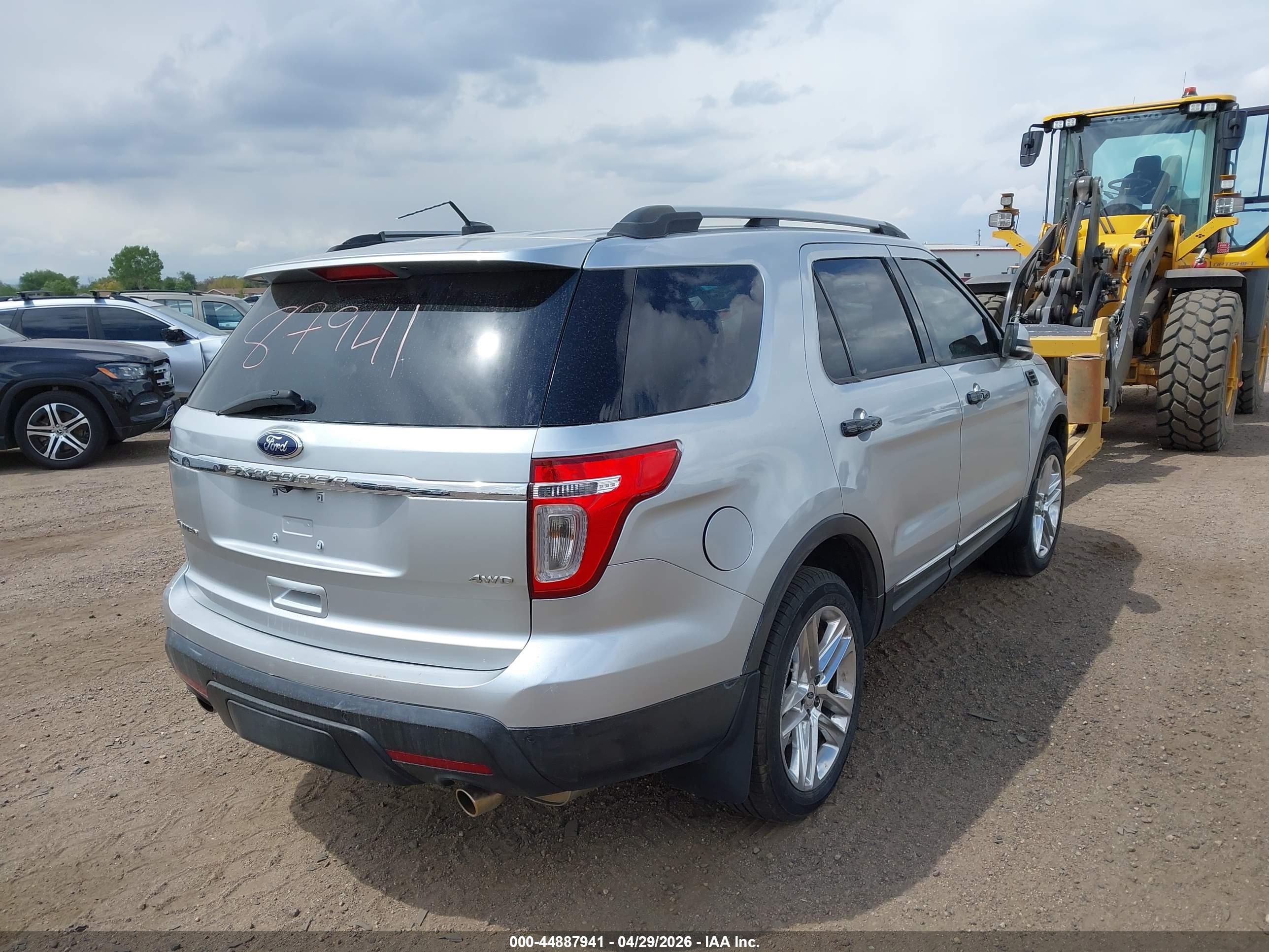 FORD EXPLORER image 4