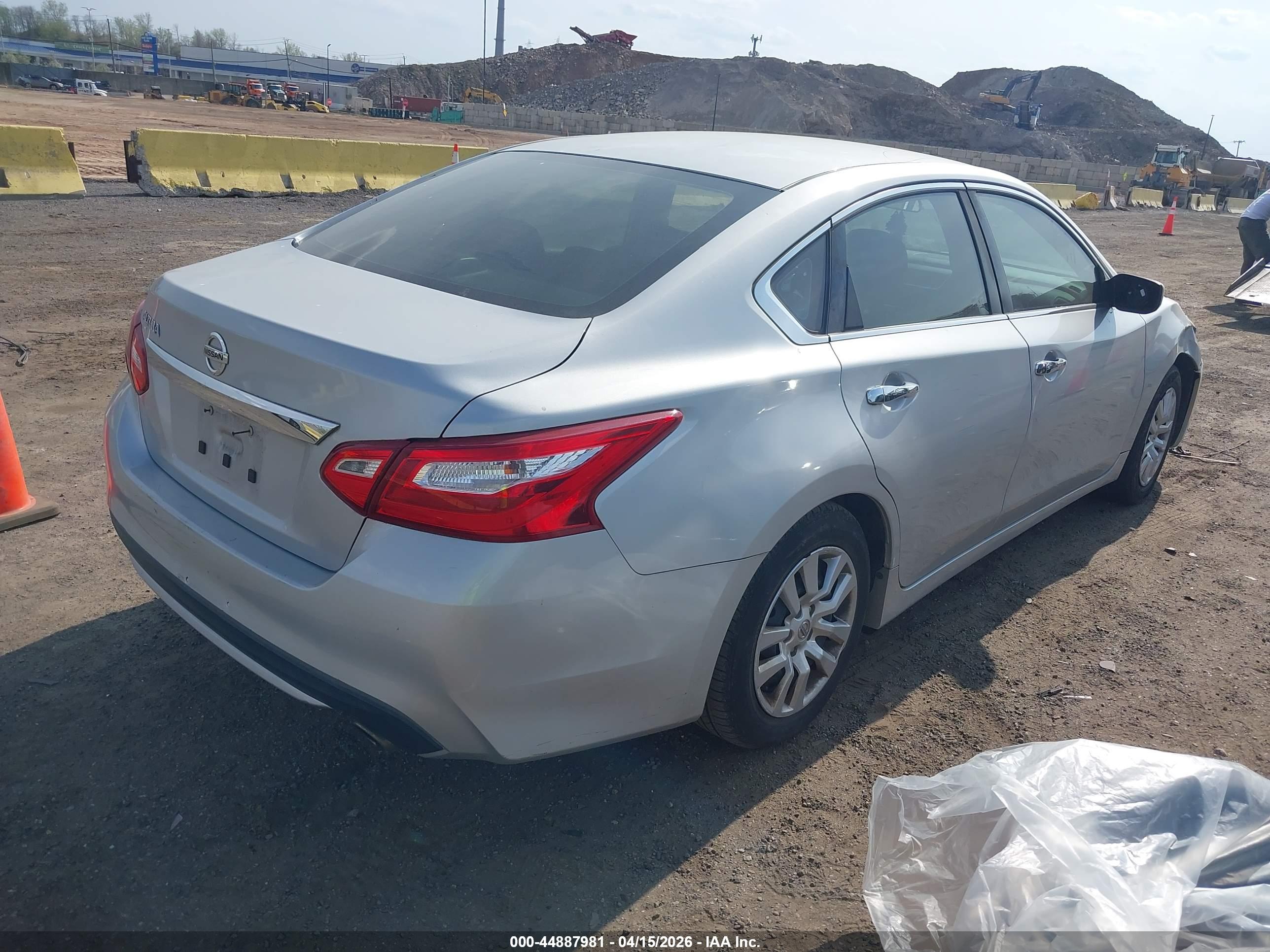 NISSAN ALTIMA image 4