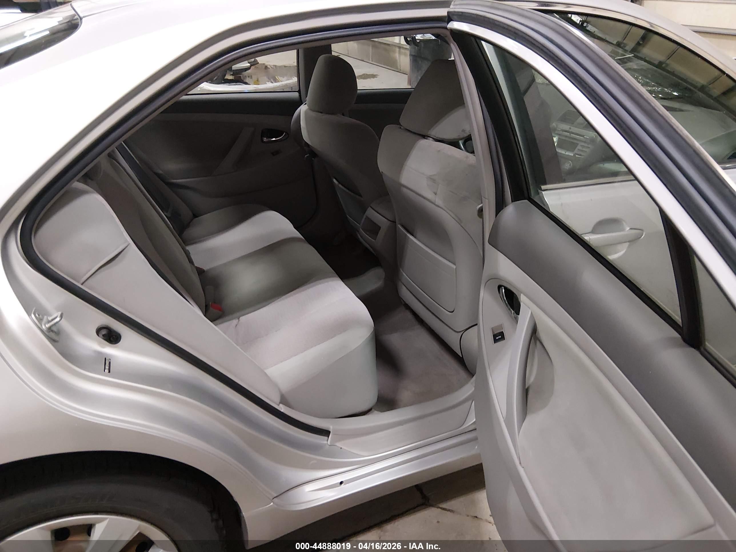 TOYOTA CAMRY image 8