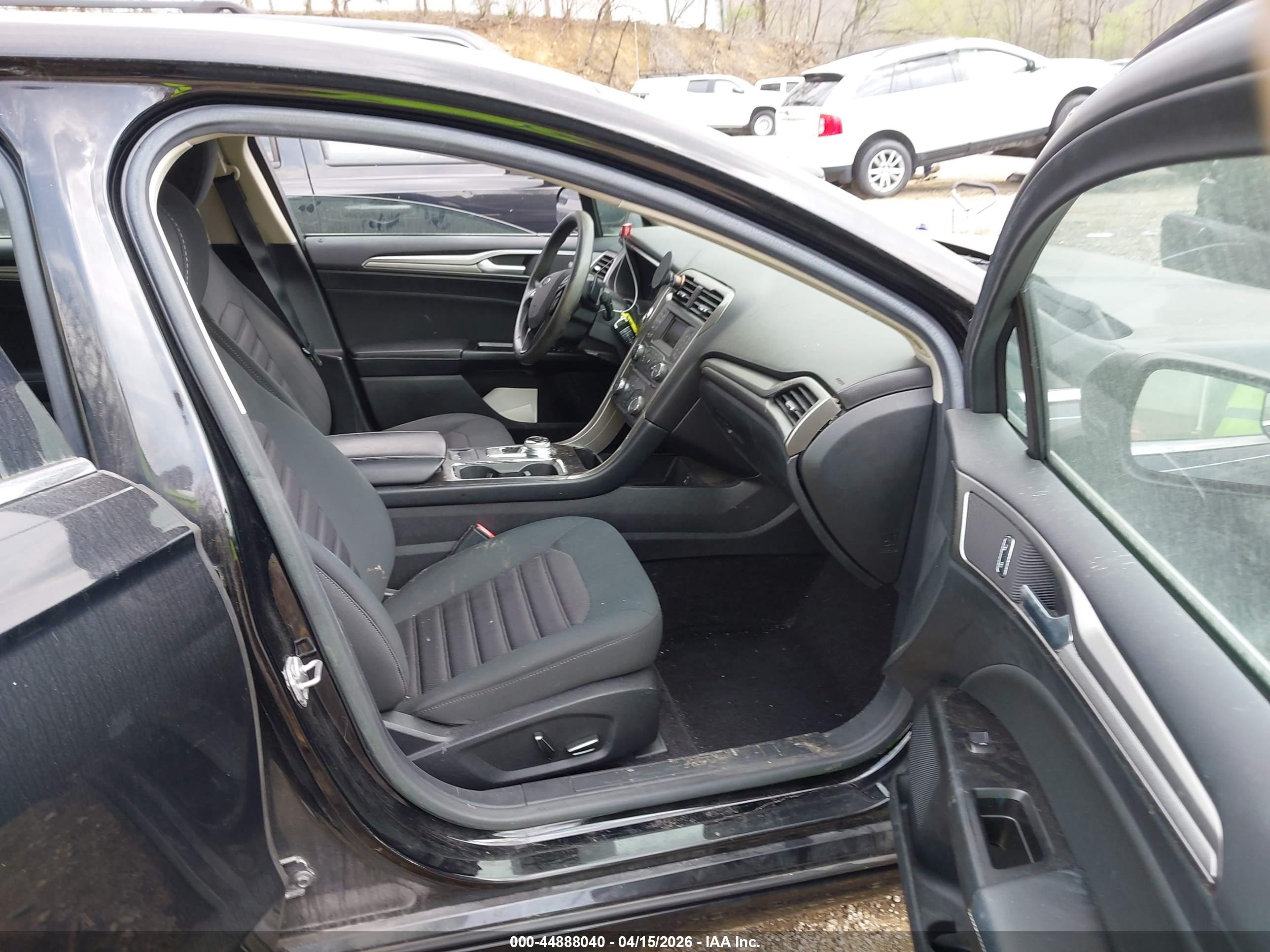 FORD FUSION image 5