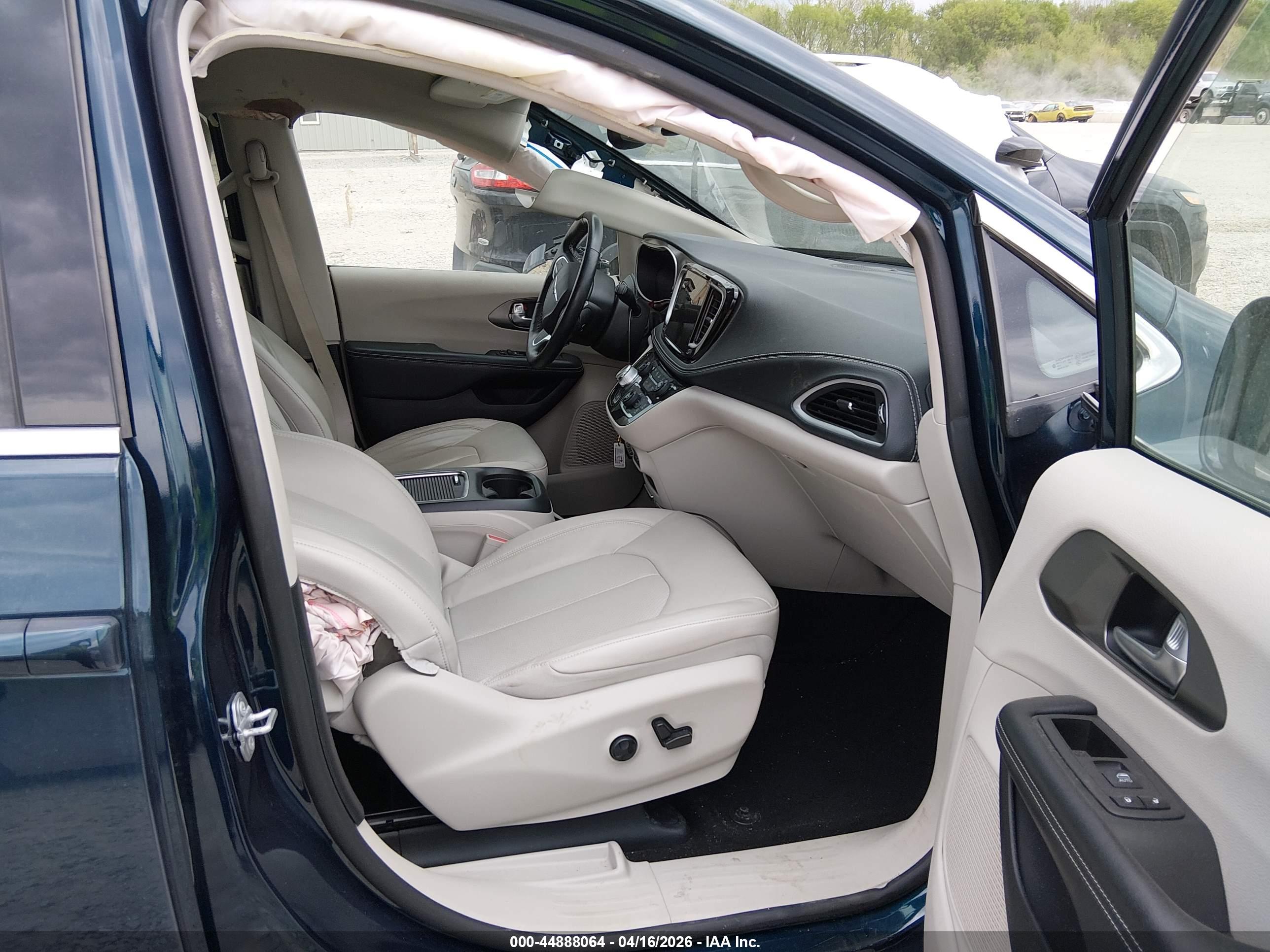 CHRYSLER PACIFICA image 5