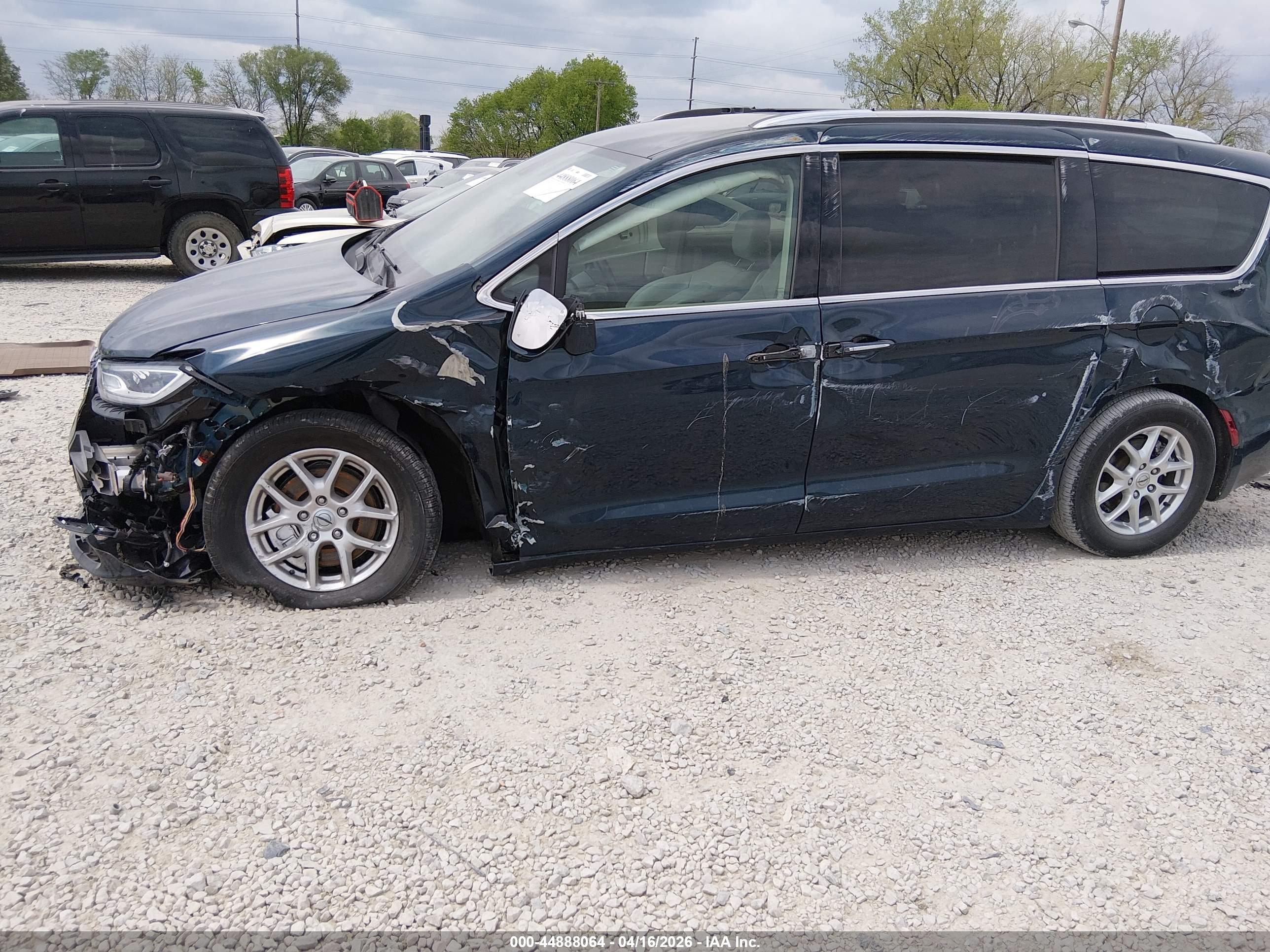 CHRYSLER PACIFICA image 6