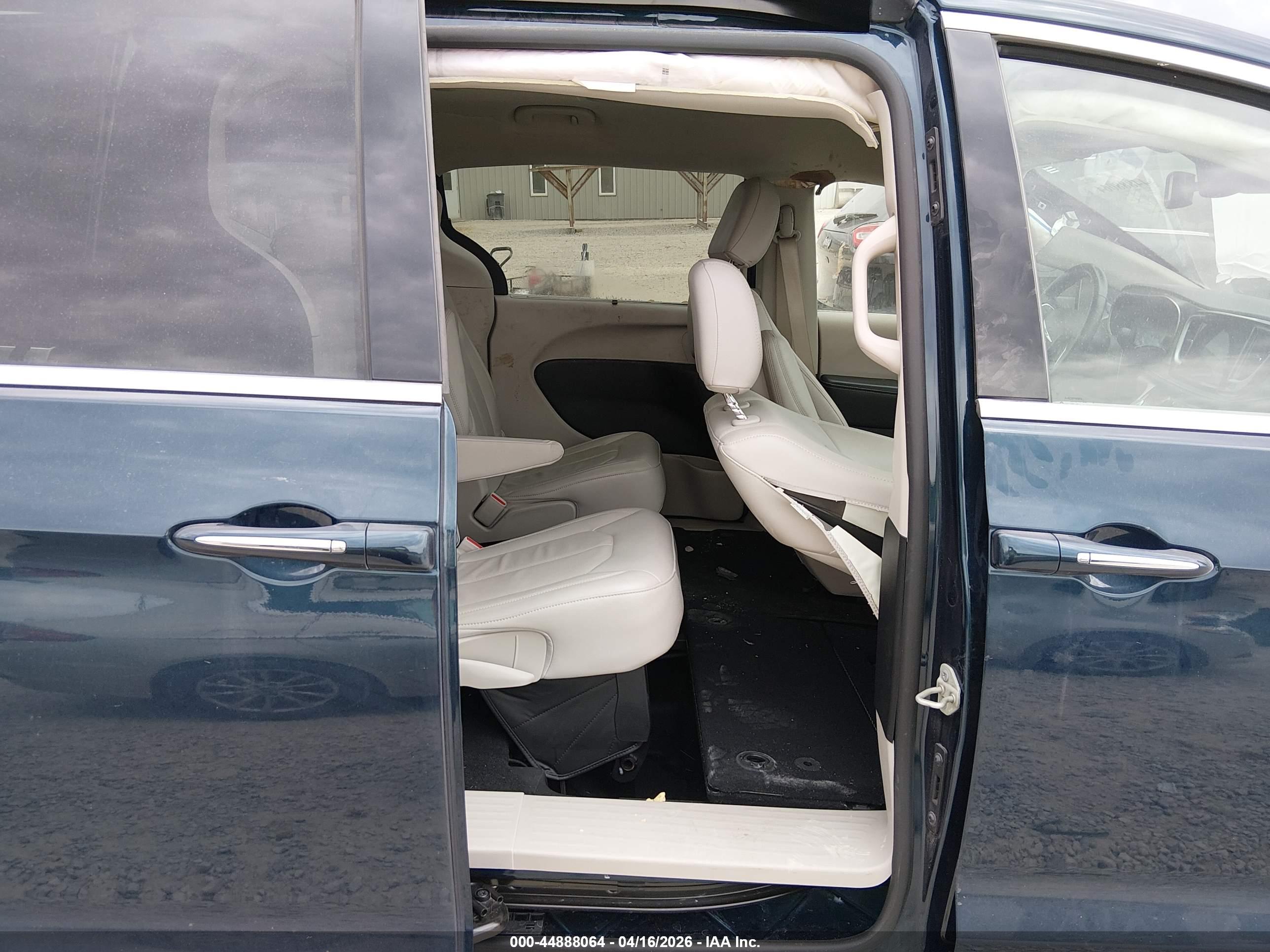 CHRYSLER PACIFICA image 8