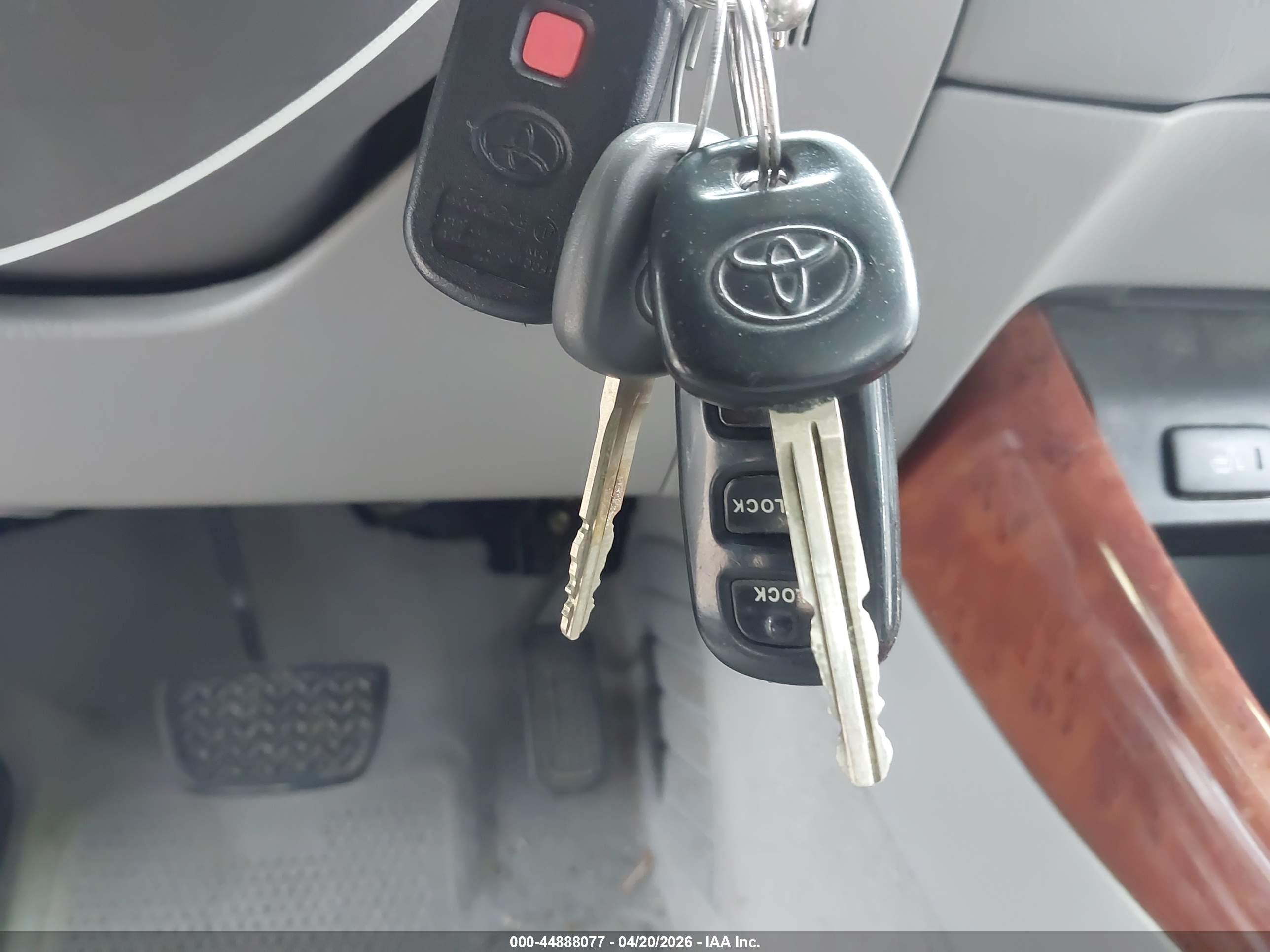 TOYOTA CAMRY image 11