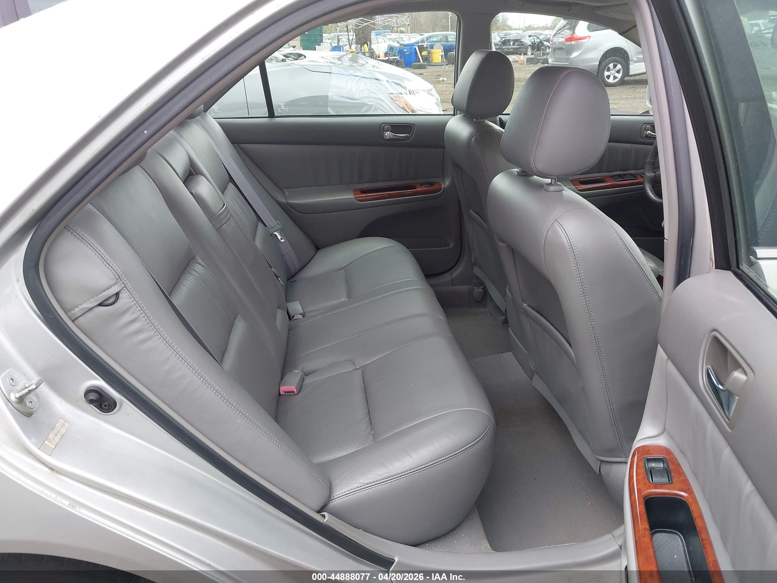 TOYOTA CAMRY image 8