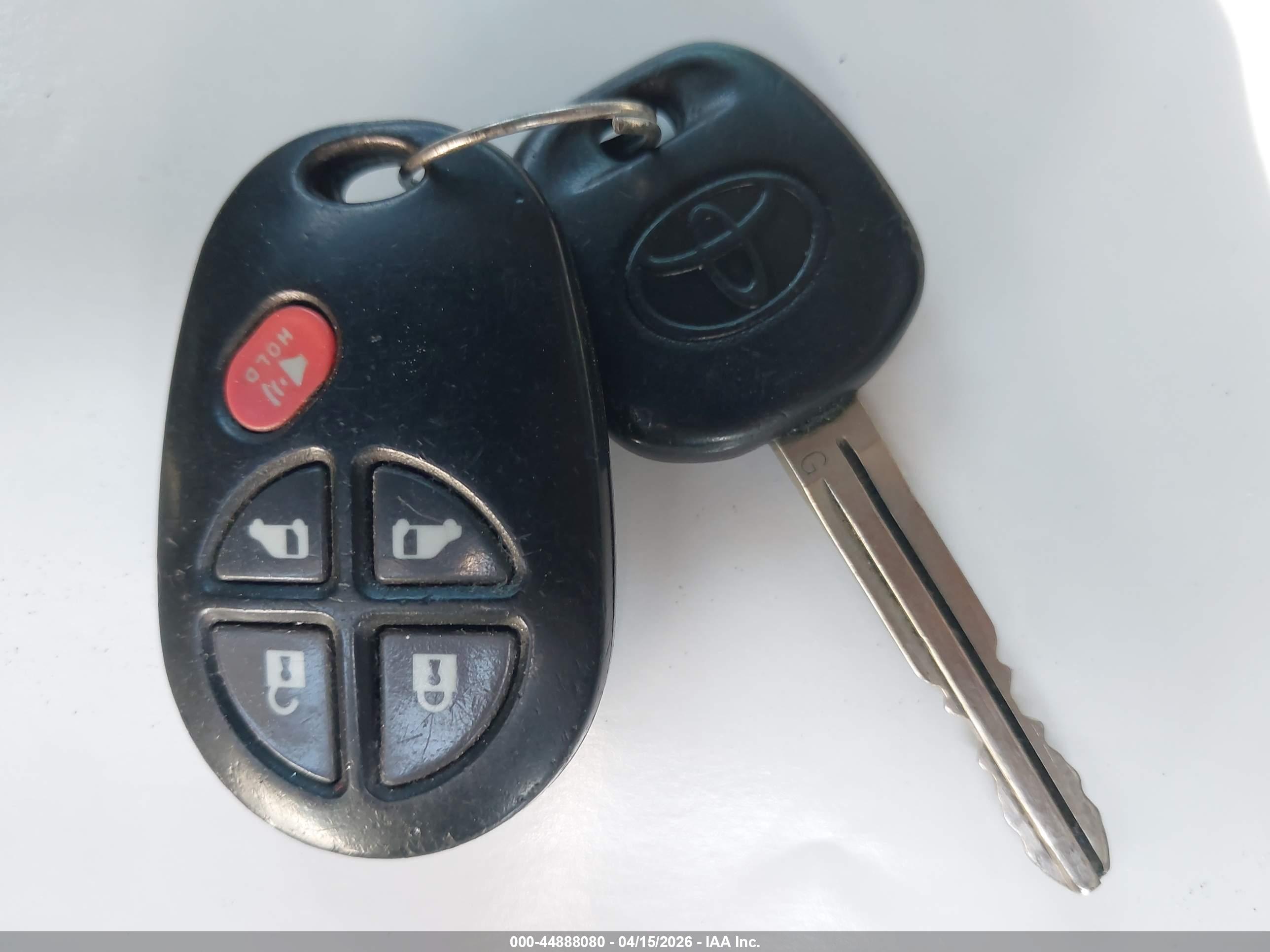 TOYOTA SIENNA image 11