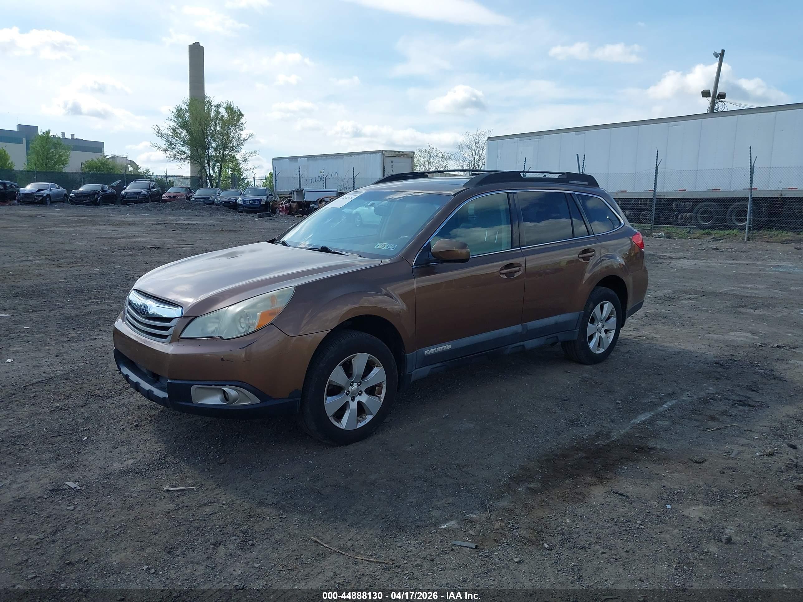 SUBARU OUTBACK image 2