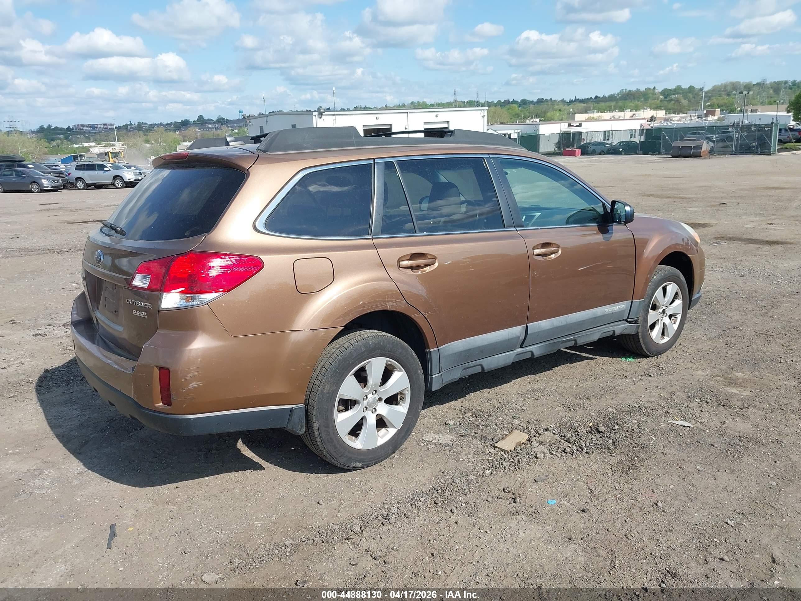 SUBARU OUTBACK image 4