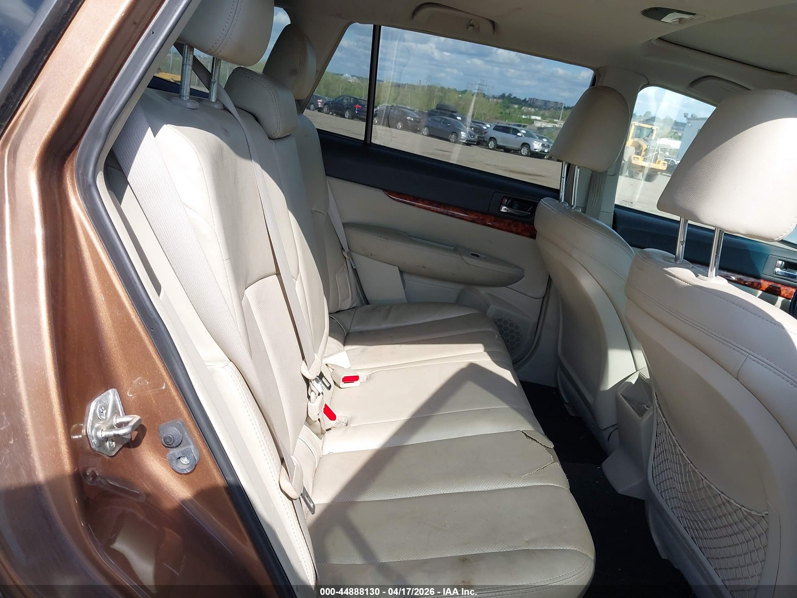 SUBARU OUTBACK image 8