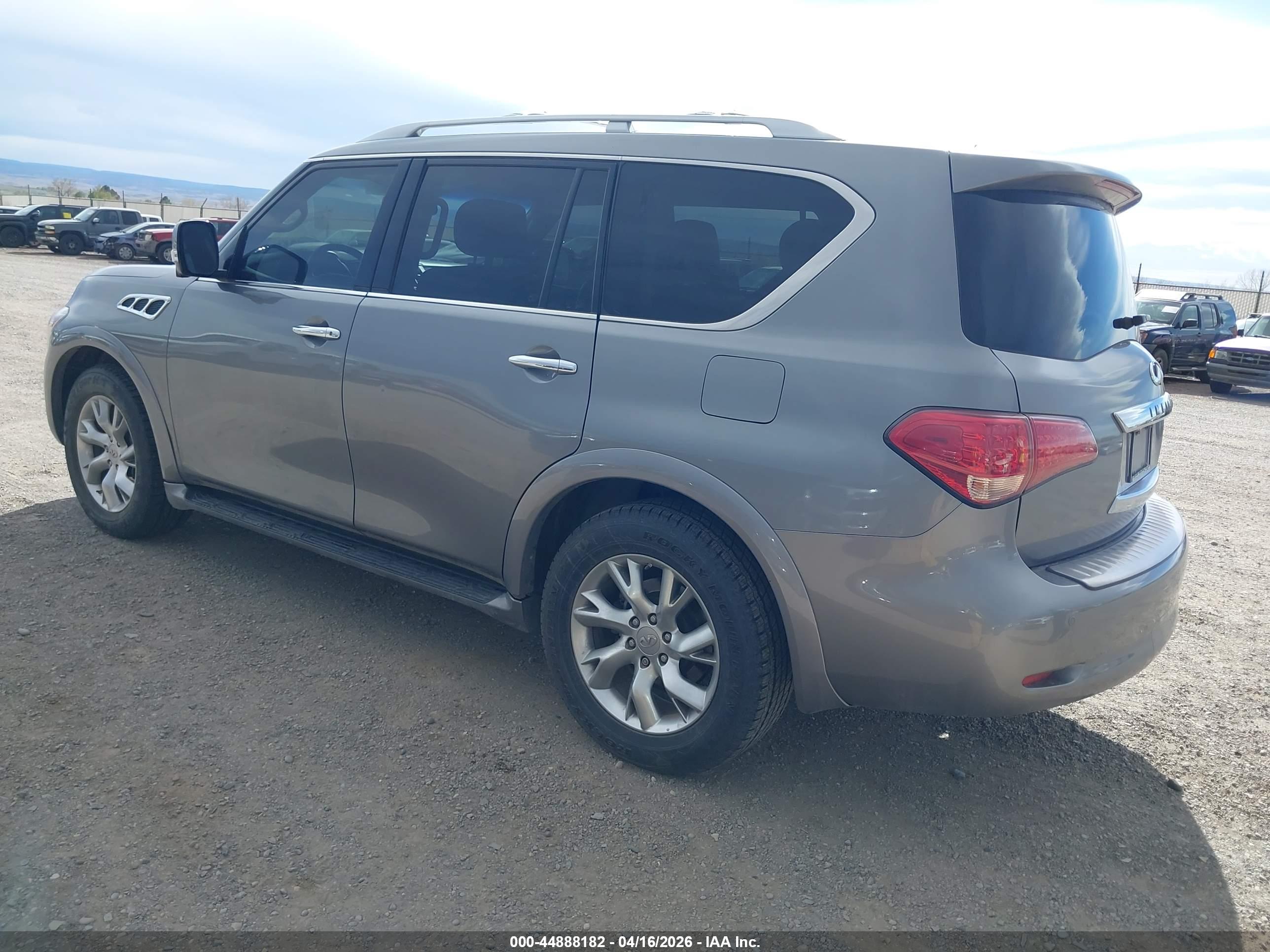 INFINITI QX56 image 3