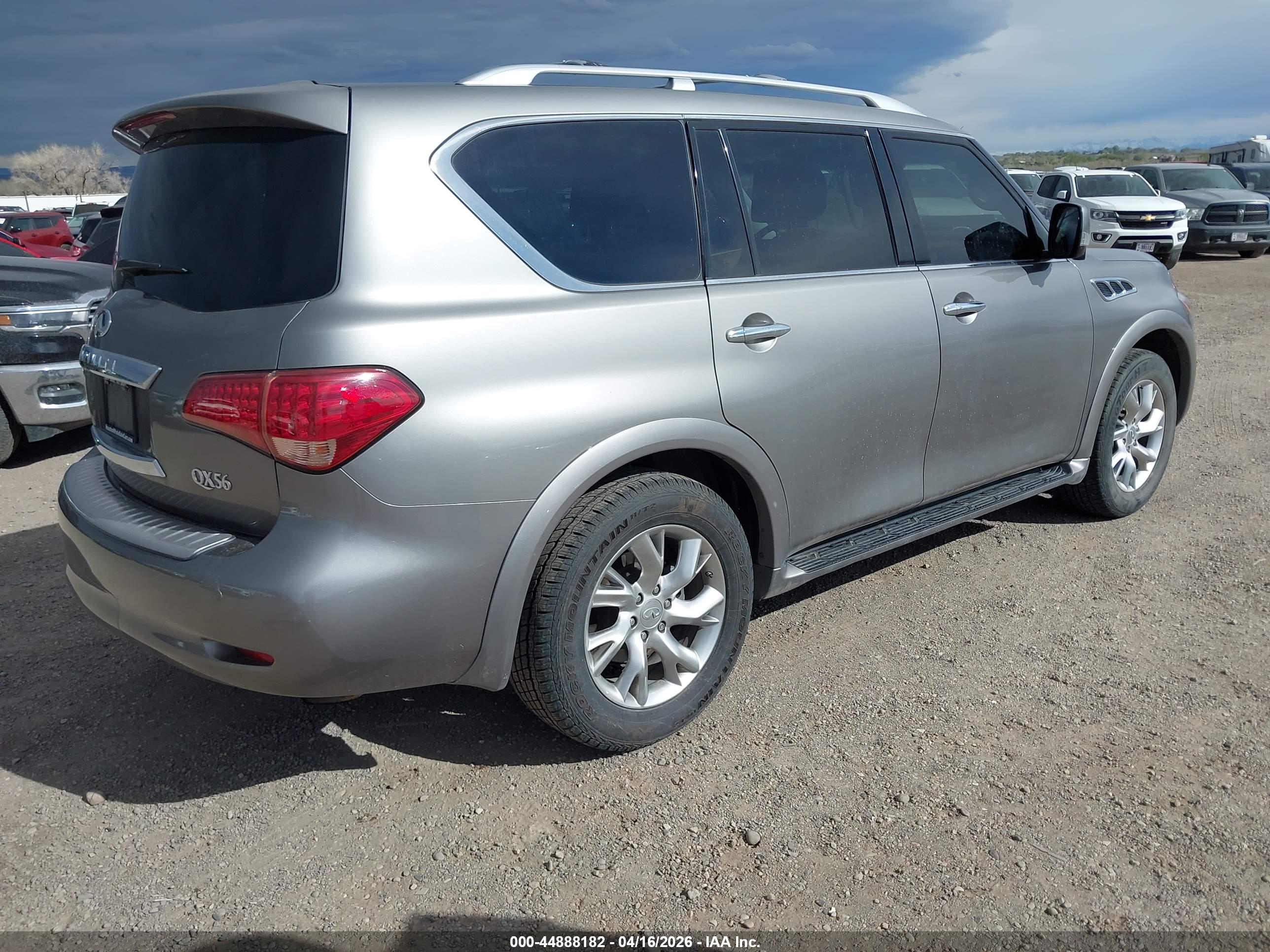 INFINITI QX56 image 4
