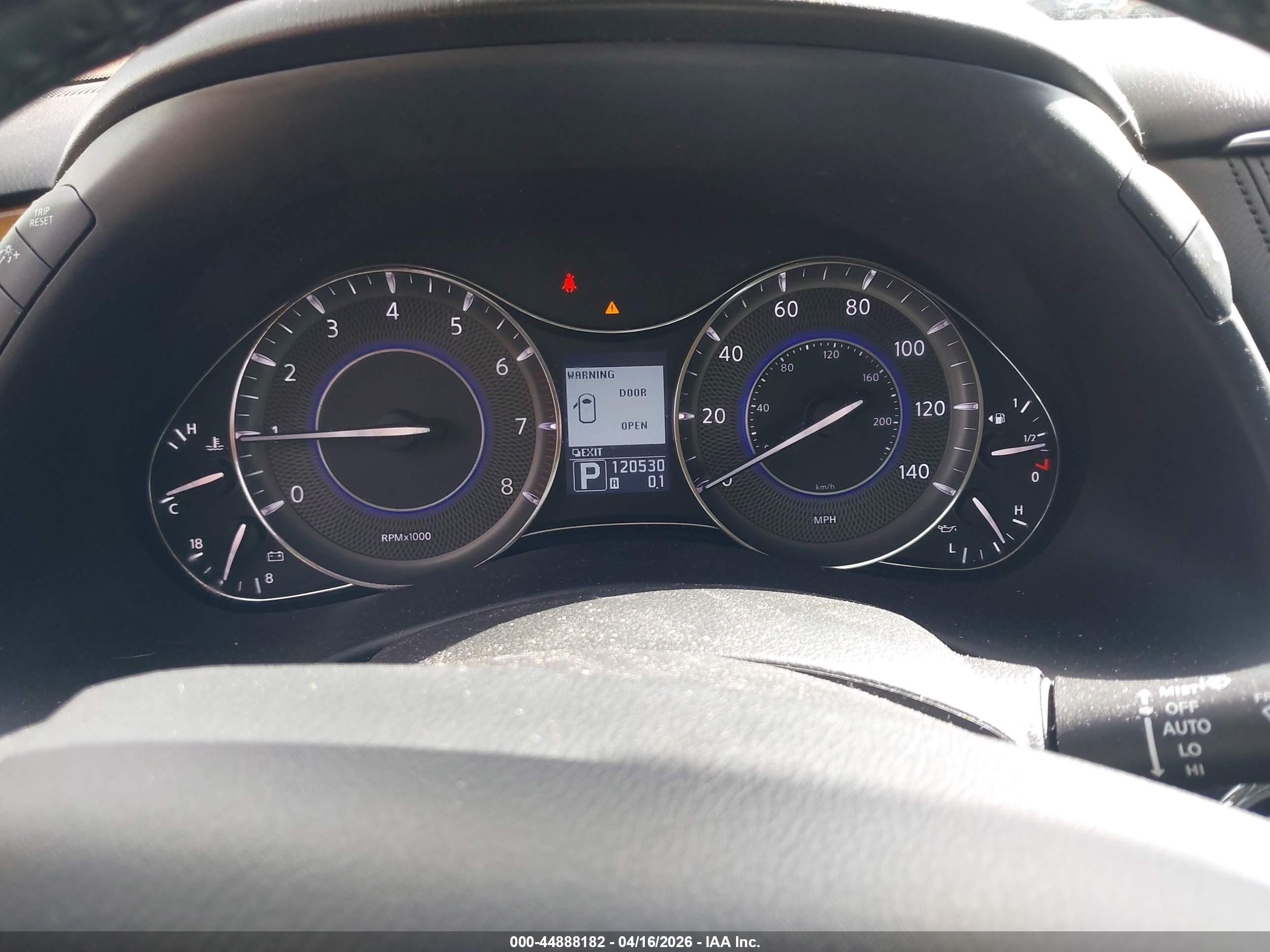 INFINITI QX56 image 7
