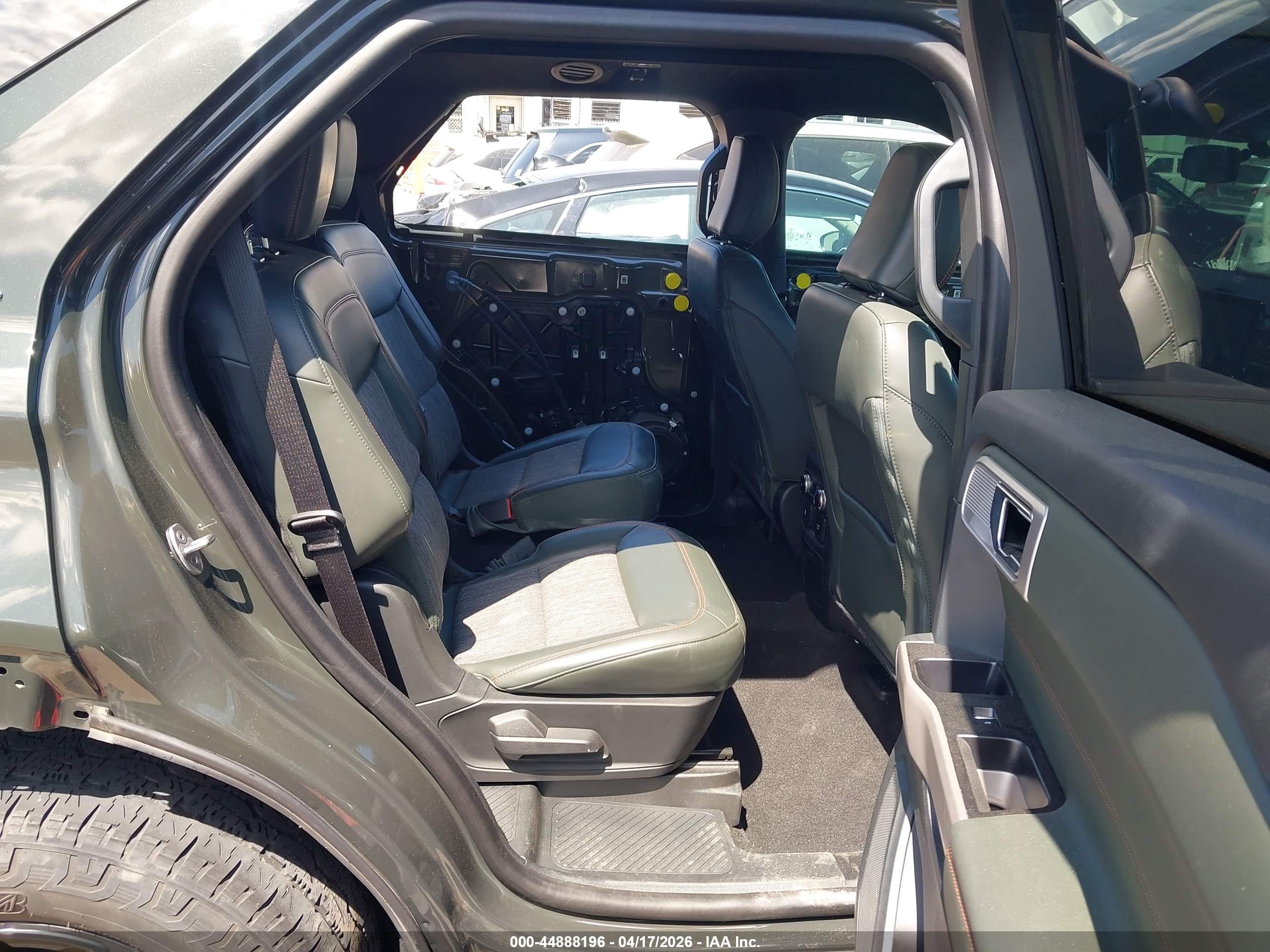 FORD EXPLORER image 8