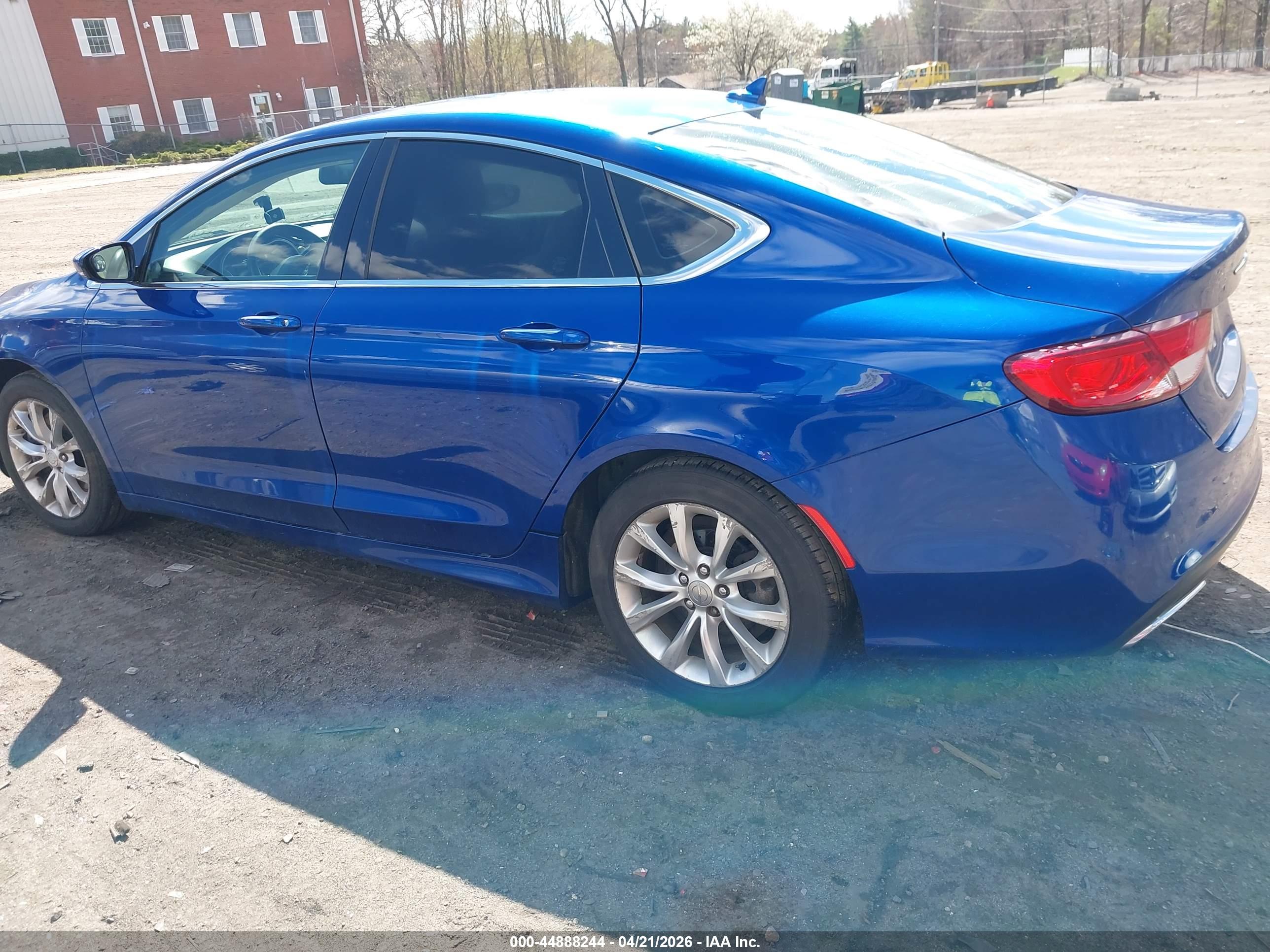 CHRYSLER 200 image 3