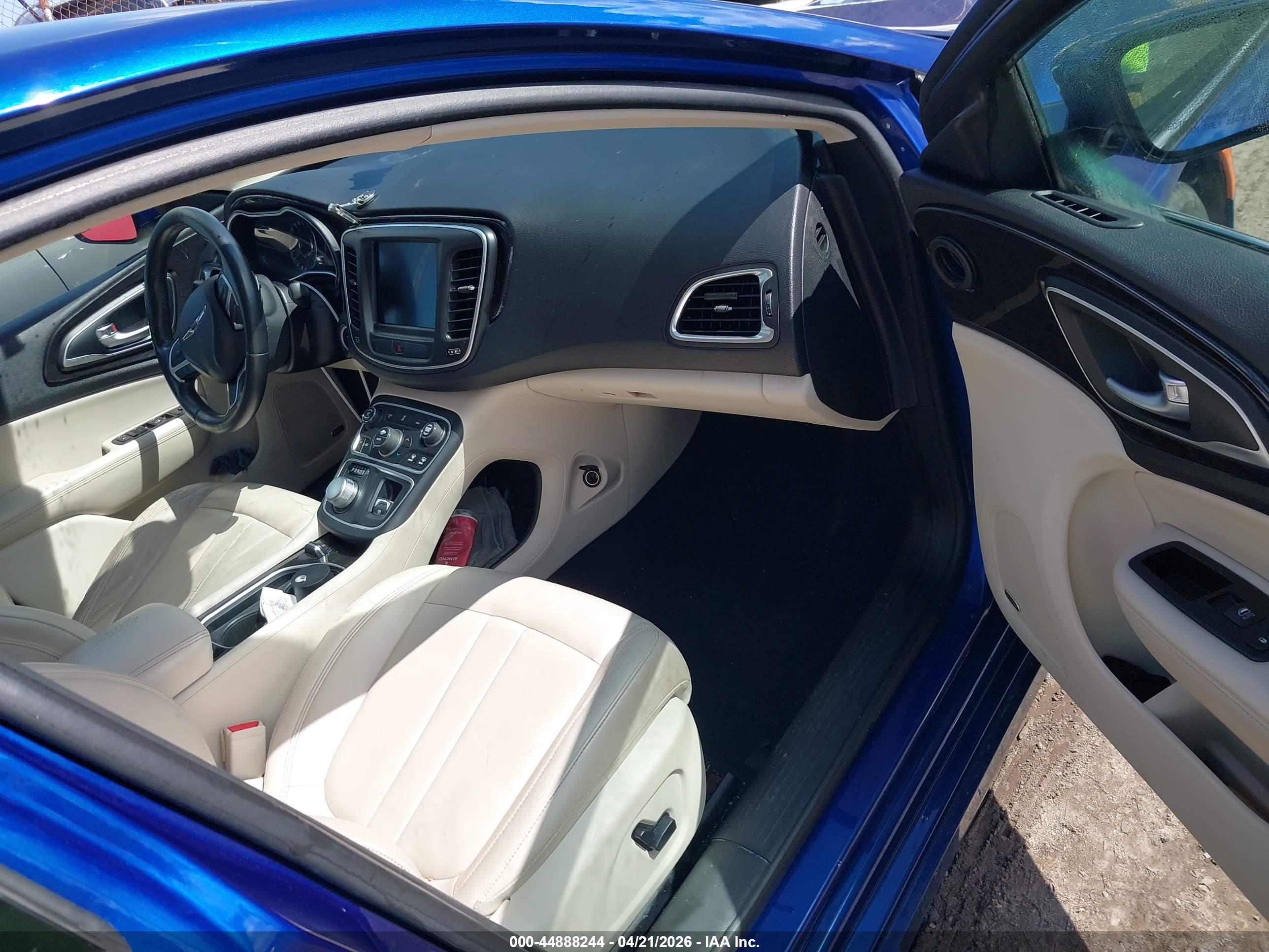 CHRYSLER 200 image 5