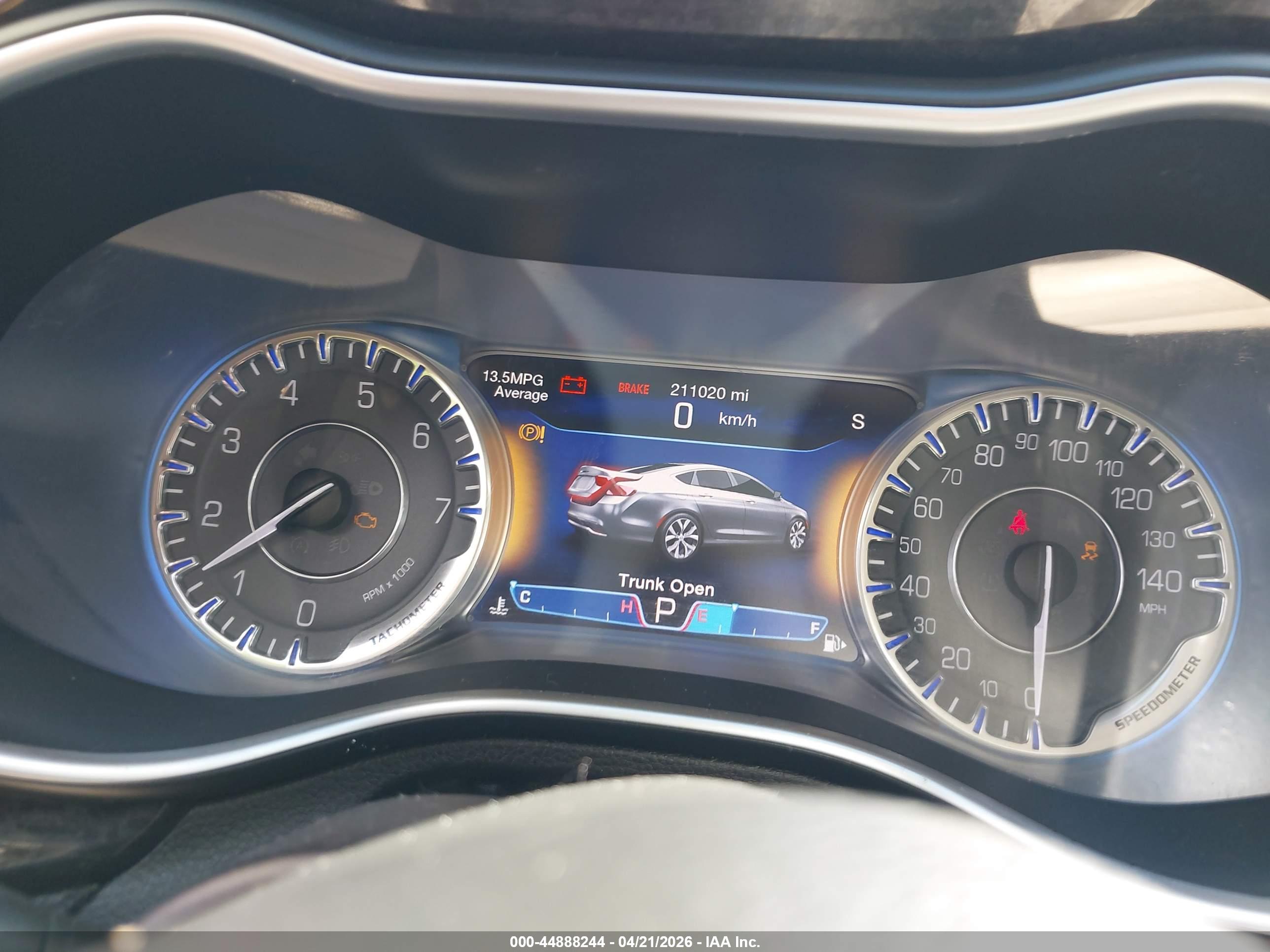 CHRYSLER 200 image 7