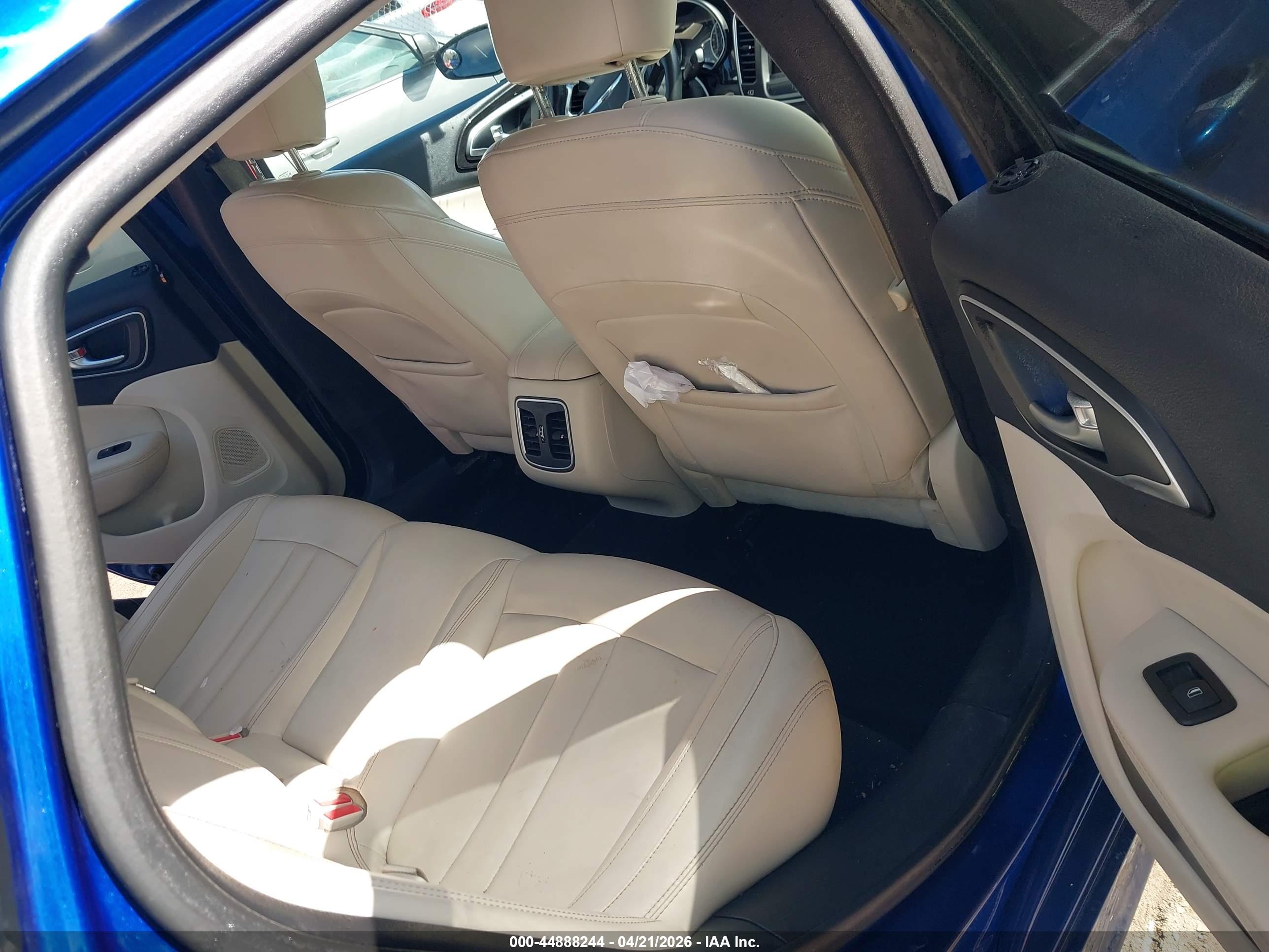 CHRYSLER 200 image 8