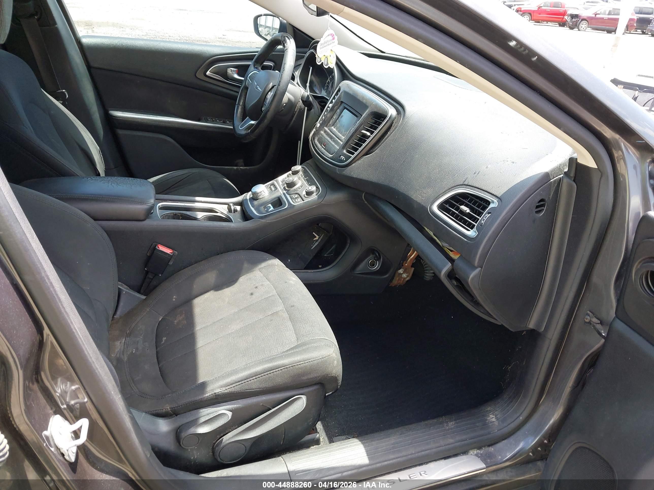 CHRYSLER 200 image 5