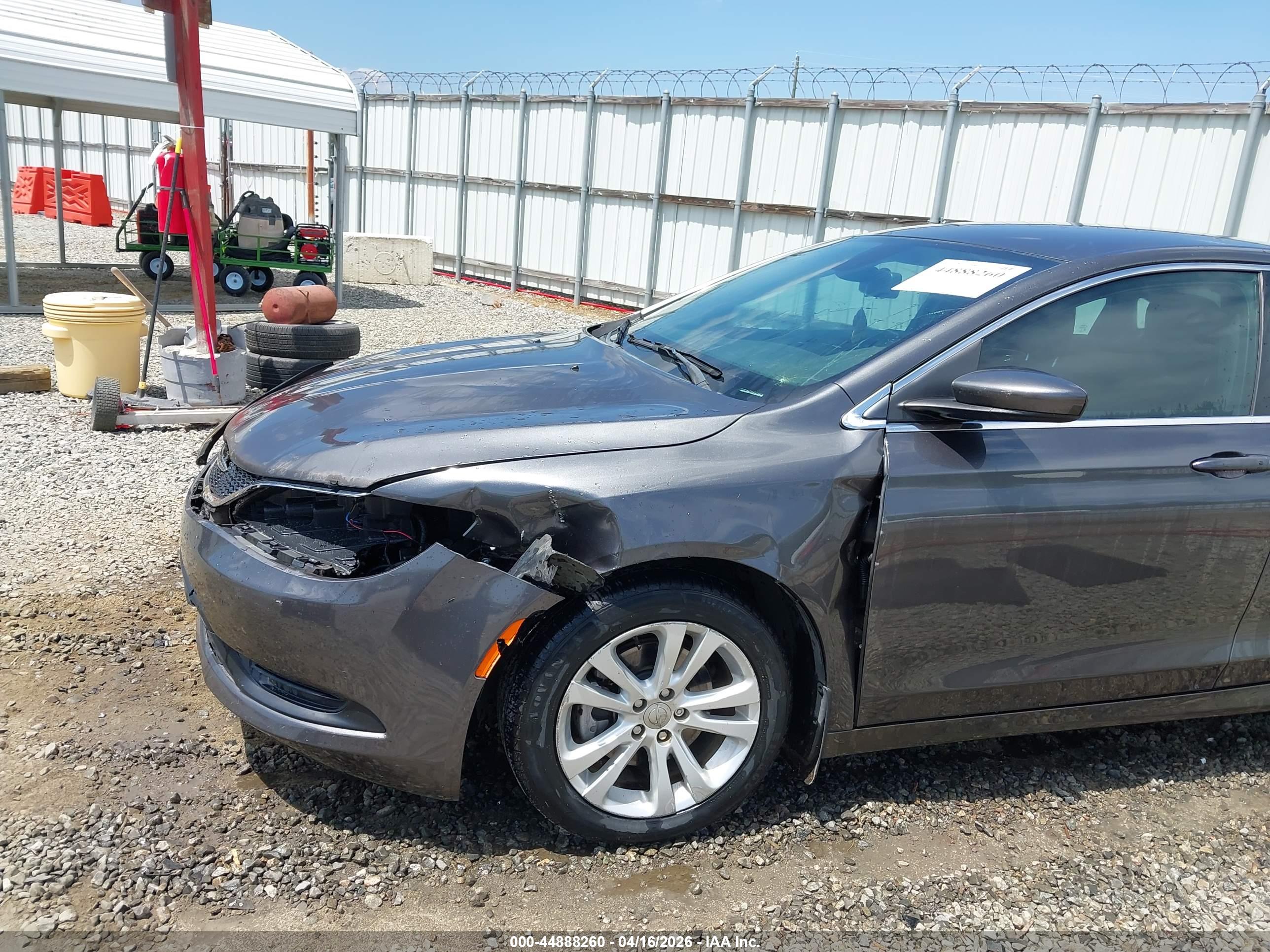 CHRYSLER 200 image 6