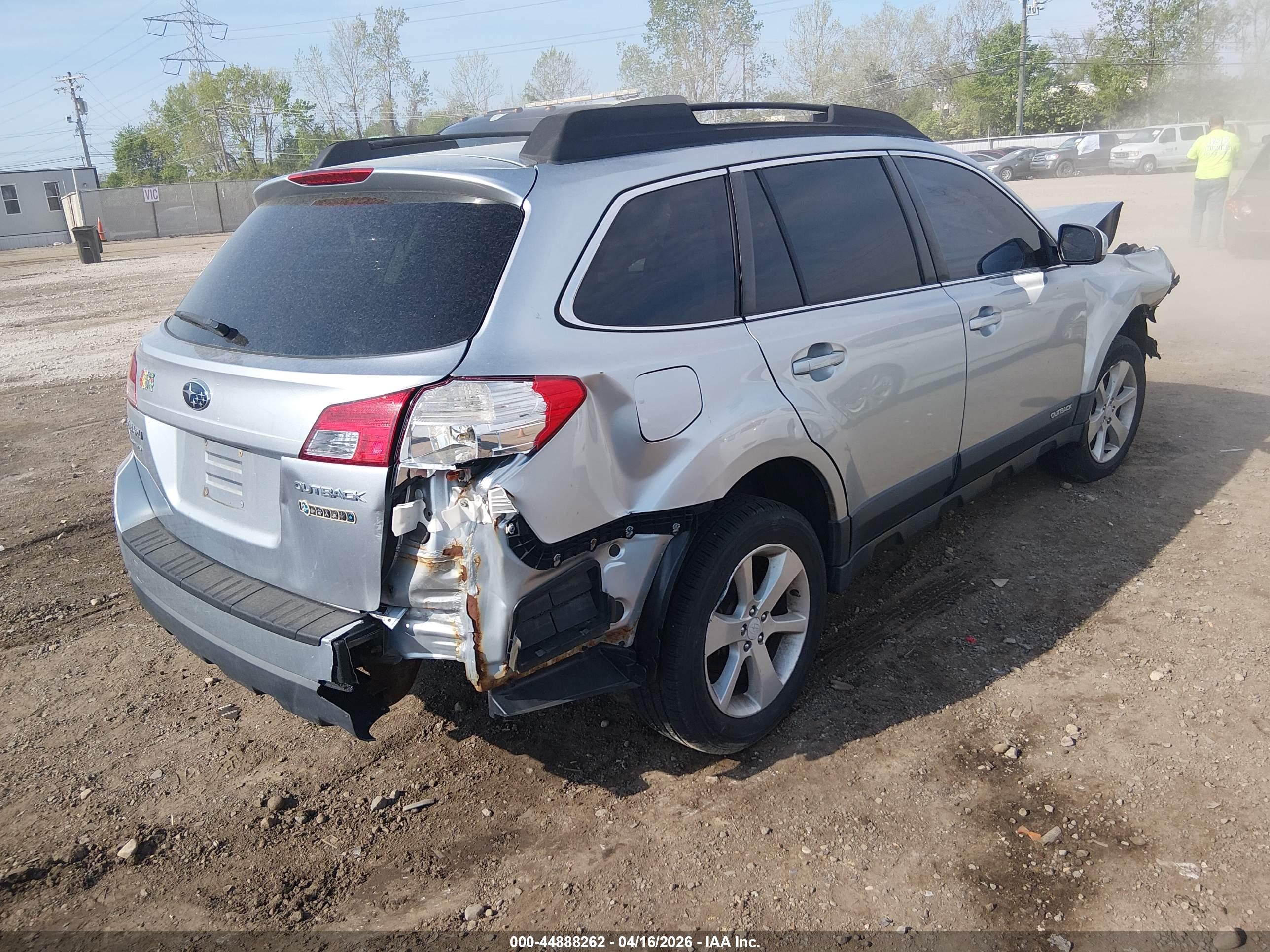 SUBARU OUTBACK image 4