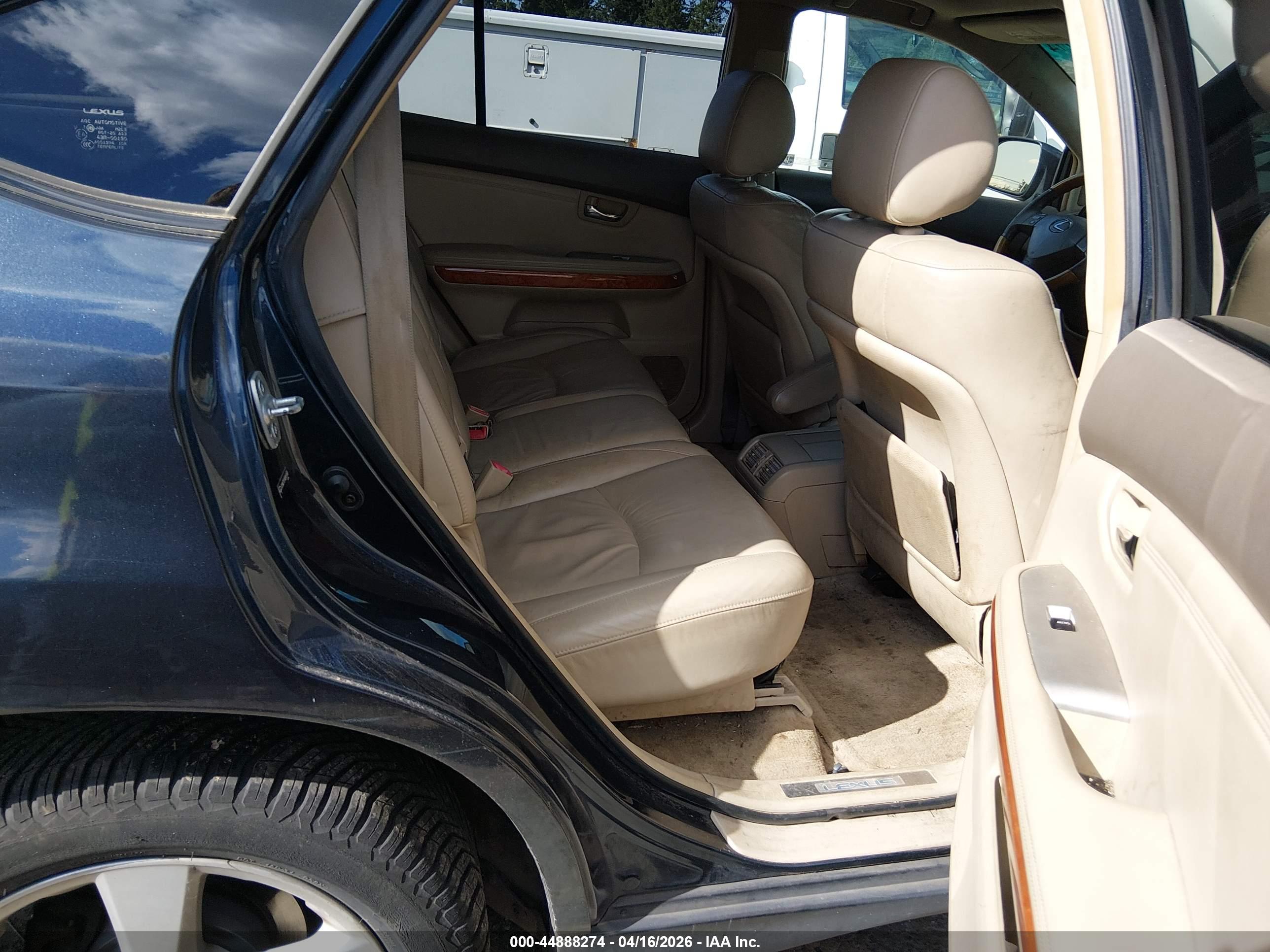 LEXUS RX image 8