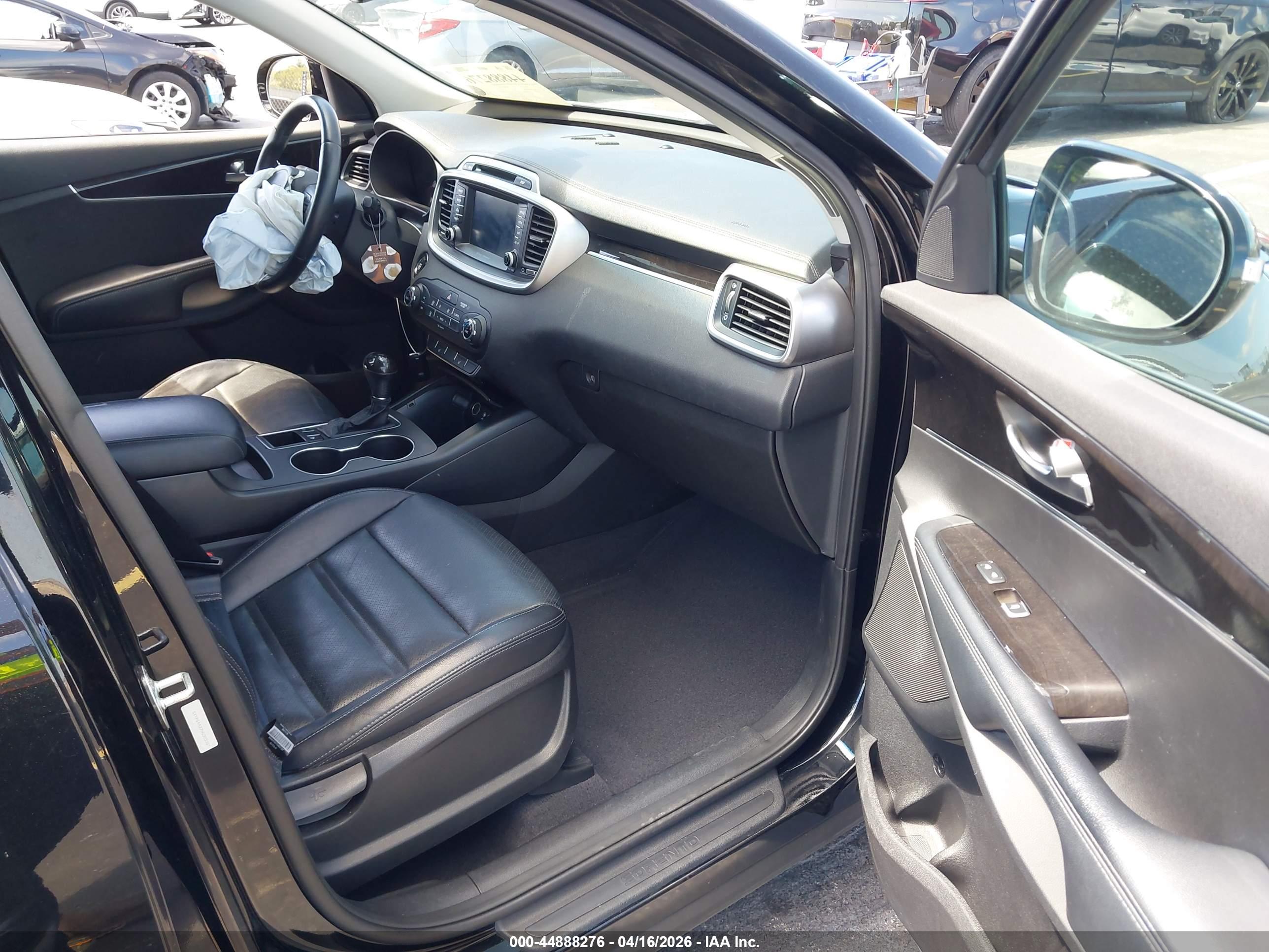 KIA SORENTO image 5