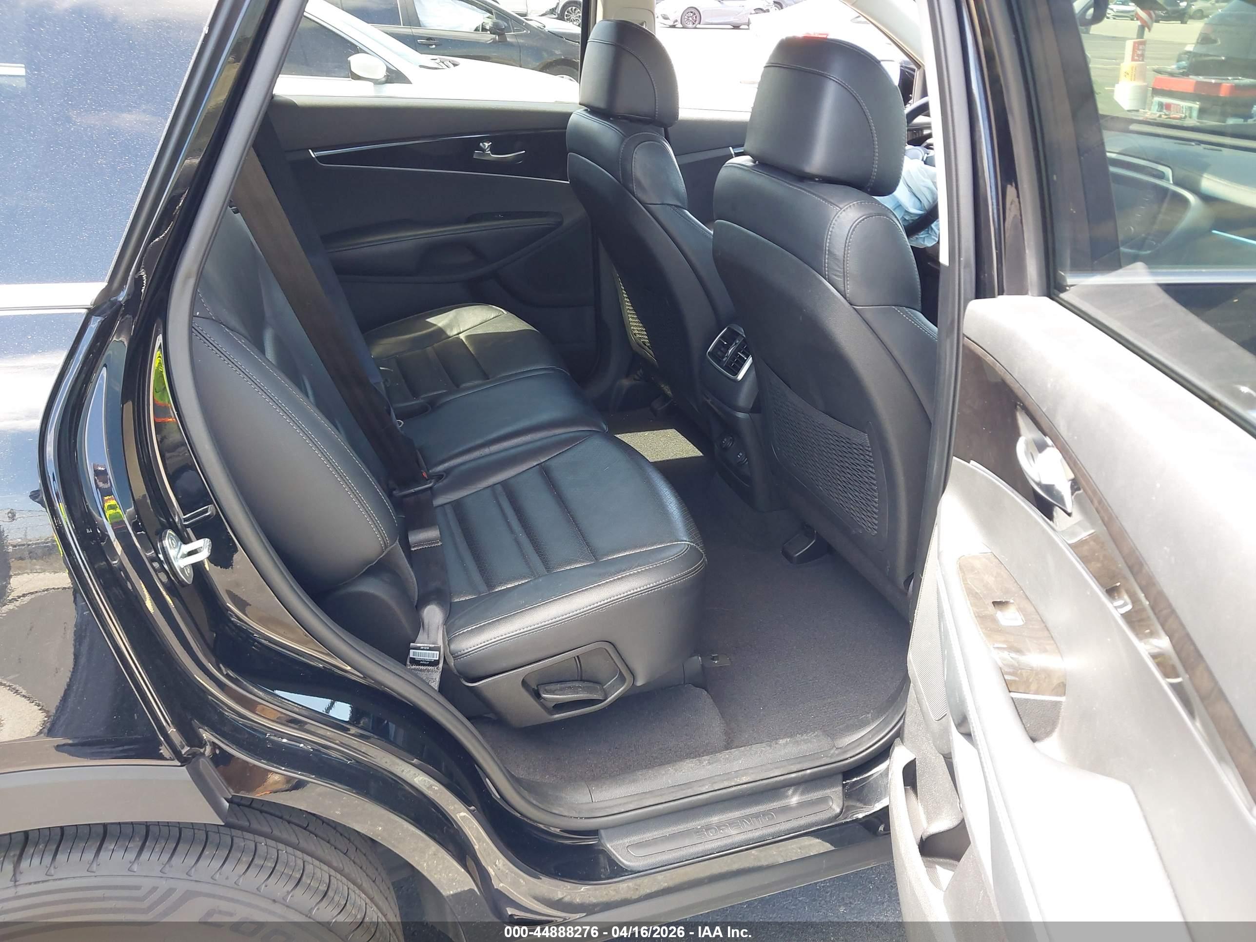KIA SORENTO image 8