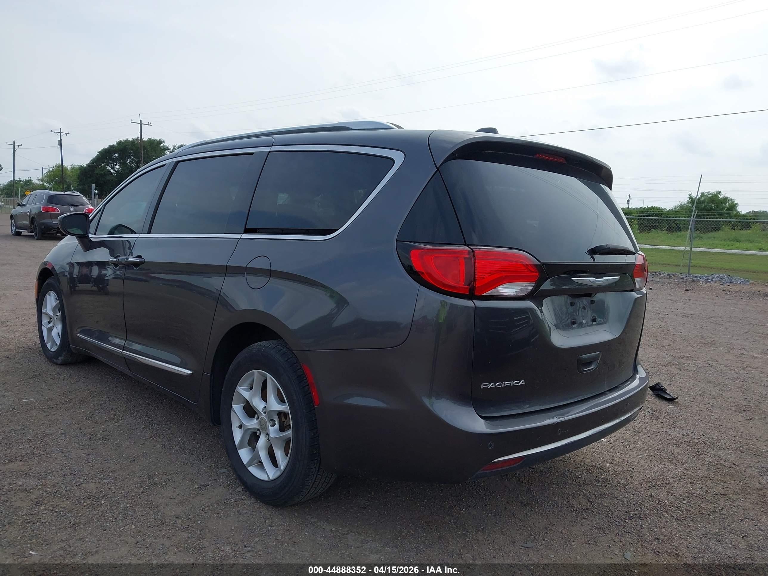 CHRYSLER PACIFICA image 3
