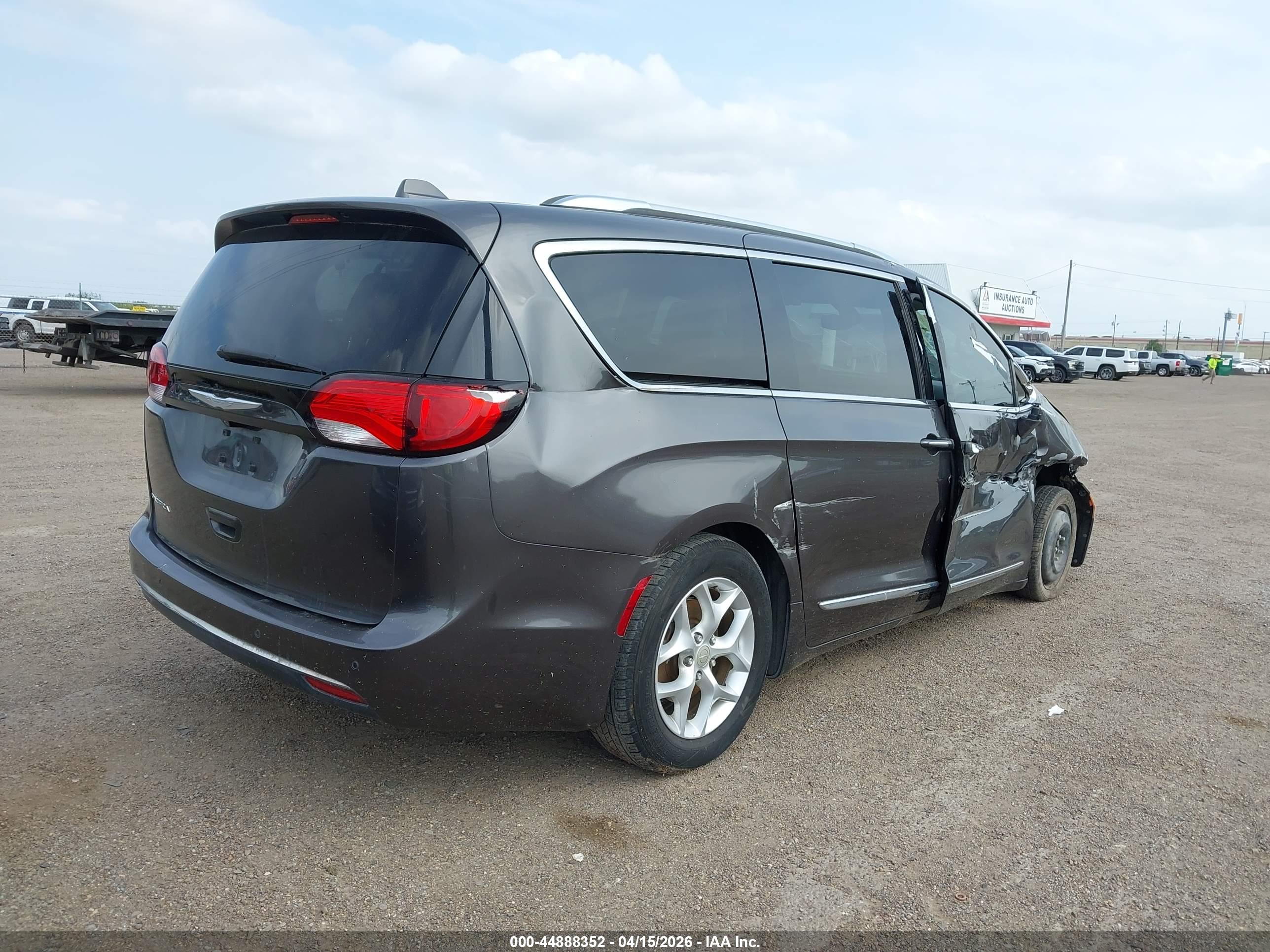 CHRYSLER PACIFICA image 4