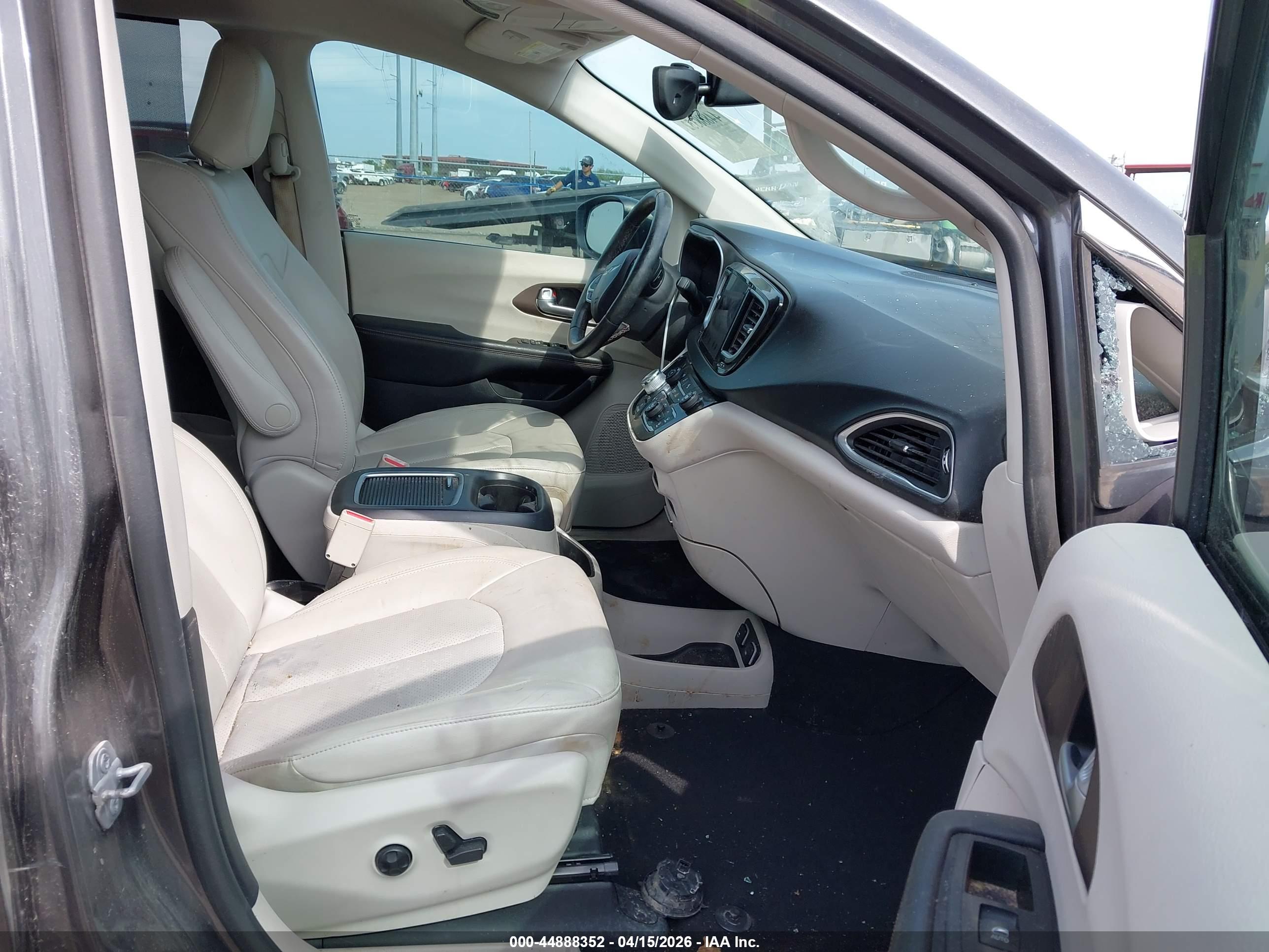 CHRYSLER PACIFICA image 5